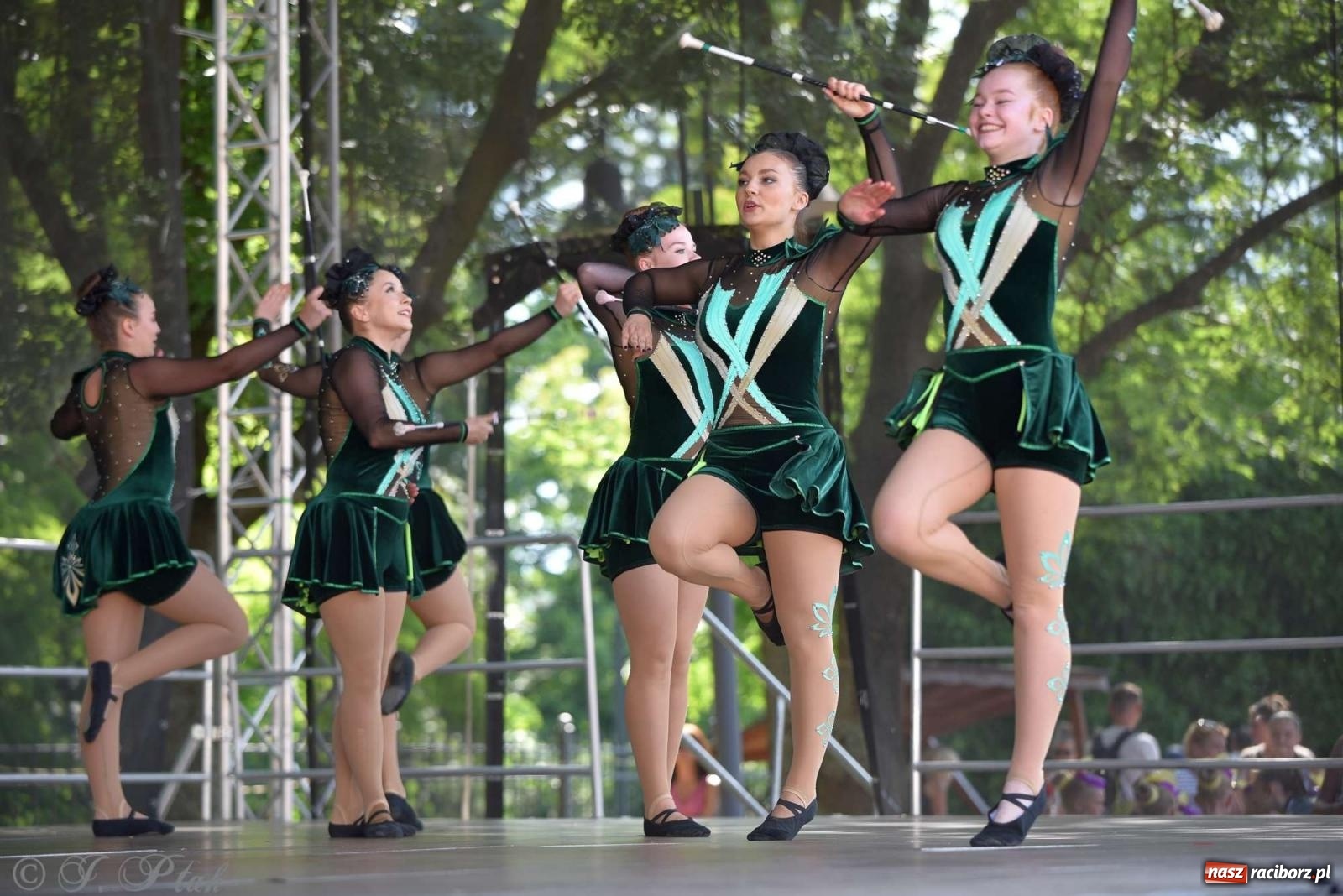 Zdjęcie w galerii na portalu naszraciborz.pl: Roztańczony raciborski zamek, czyli mażoretkowy zawrót głowy [FOTO i WIDEO] wiadomości z regionu