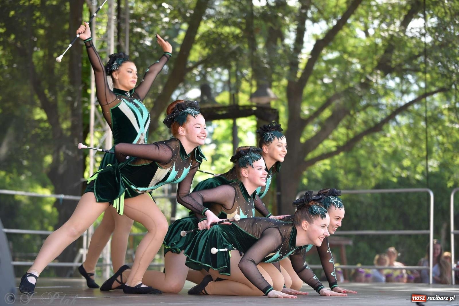 Zdjęcie w galerii na portalu naszraciborz.pl: Roztańczony raciborski zamek, czyli mażoretkowy zawrót głowy [FOTO i WIDEO] wiadomości z regionu