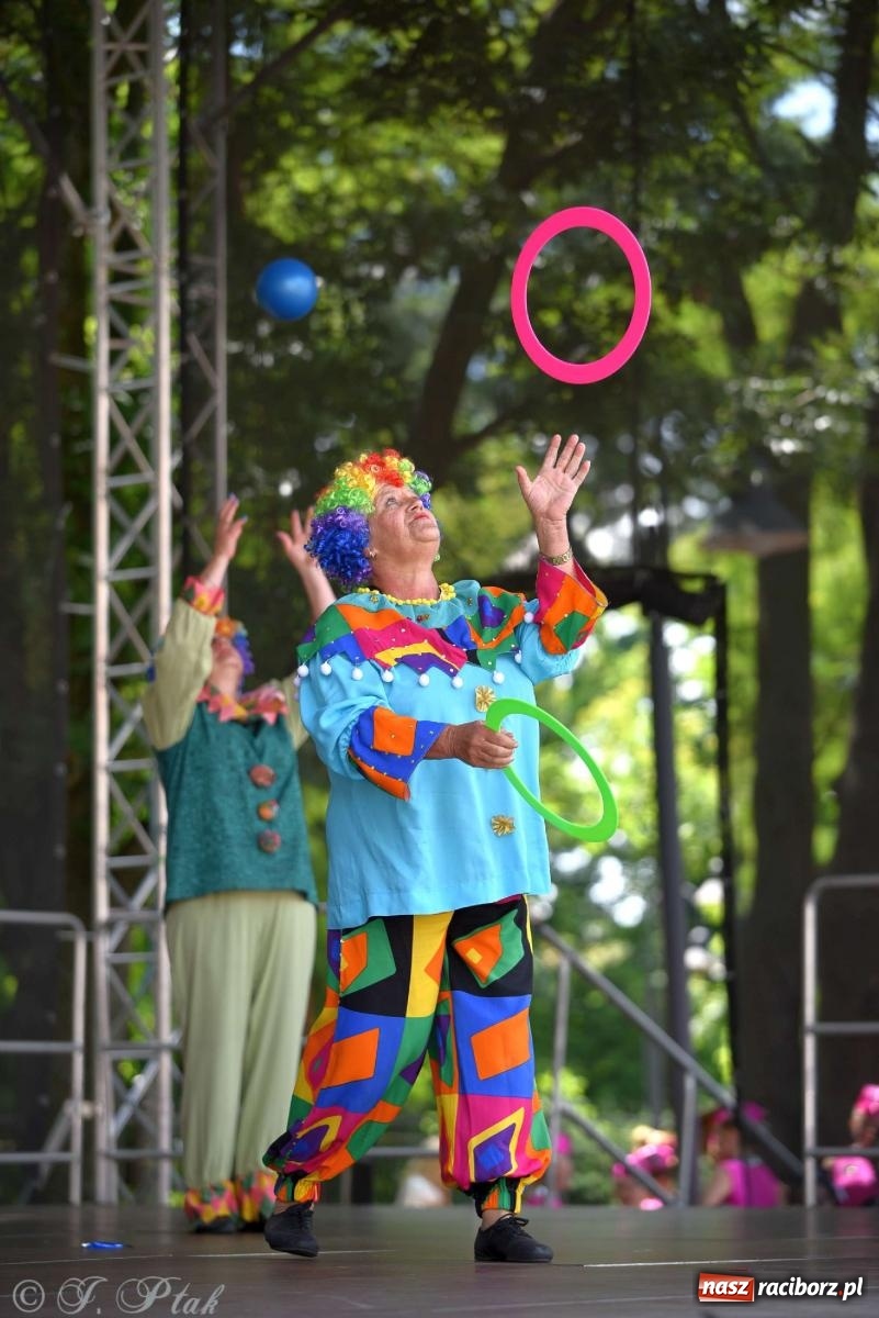 Zdjęcie w galerii na portalu naszraciborz.pl: Roztańczony raciborski zamek, czyli mażoretkowy zawrót głowy [FOTO i WIDEO] wiadomości z regionu