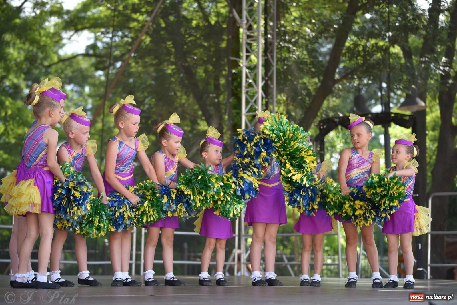 Zdjęcie w galerii na portalu naszraciborz.pl: Roztańczony raciborski zamek, czyli mażoretkowy zawrót głowy [FOTO i WIDEO] wiadomości z regionu