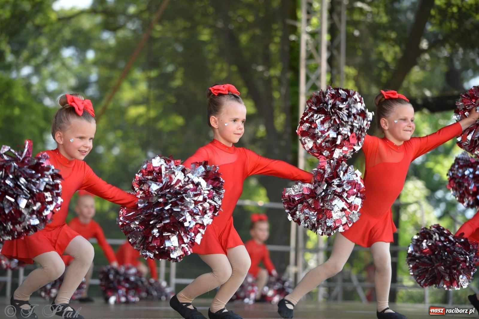 Zdjęcie w galerii na portalu naszraciborz.pl: Roztańczony raciborski zamek, czyli mażoretkowy zawrót głowy [FOTO i WIDEO] wiadomości z regionu