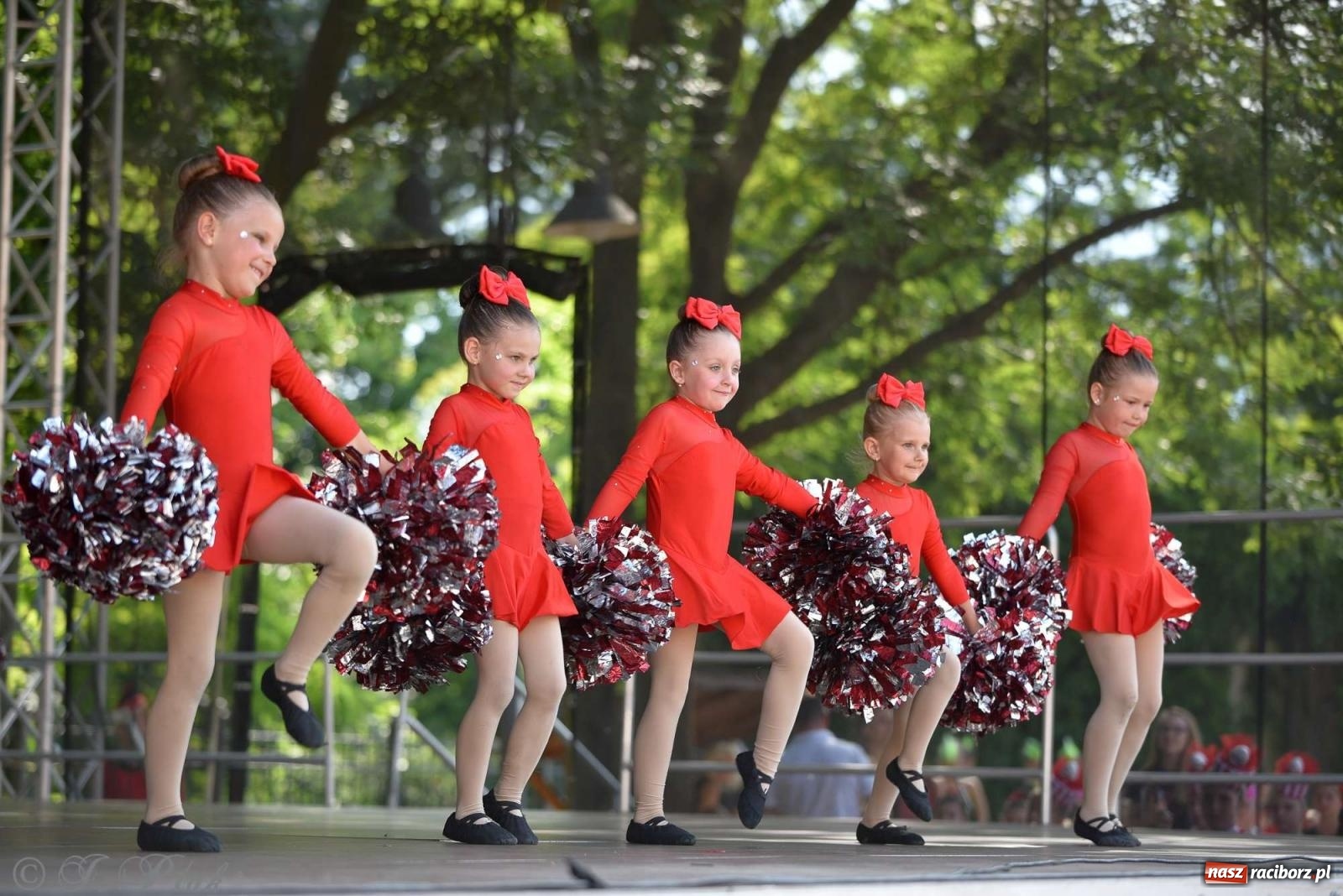 Zdjęcie w galerii na portalu naszraciborz.pl: Roztańczony raciborski zamek, czyli mażoretkowy zawrót głowy [FOTO i WIDEO] wiadomości z regionu