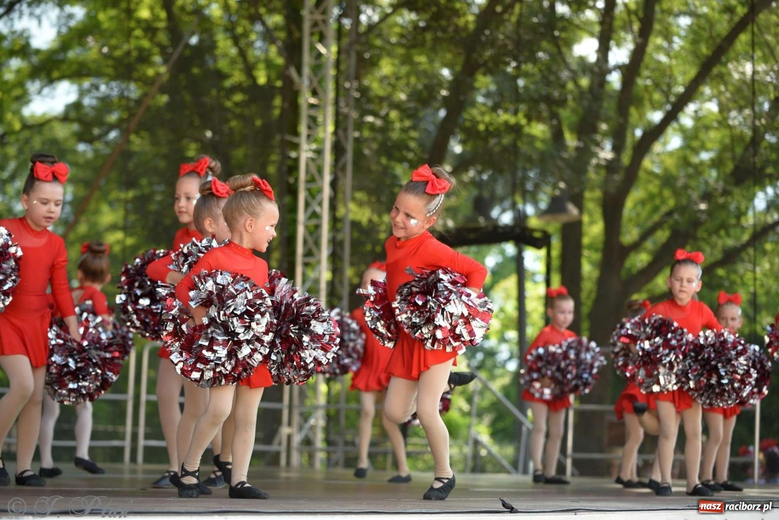Zdjęcie w galerii na portalu naszraciborz.pl: Roztańczony raciborski zamek, czyli mażoretkowy zawrót głowy [FOTO i WIDEO] wiadomości z regionu