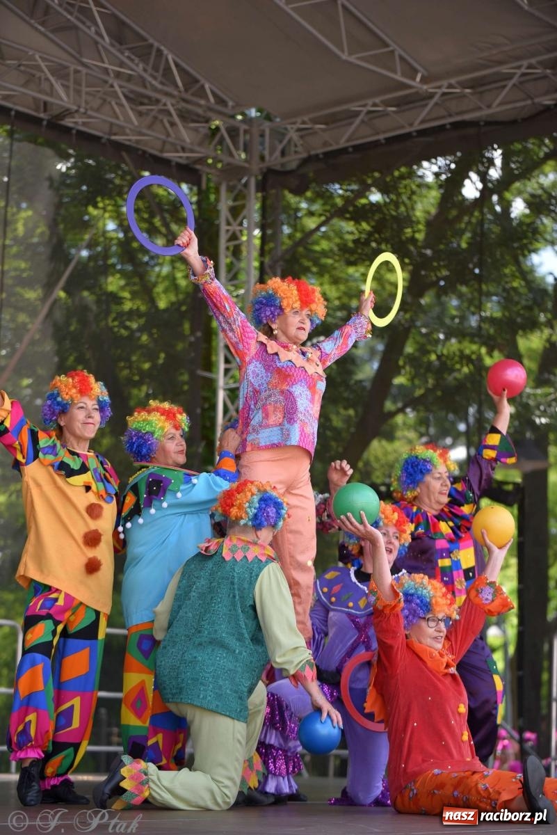 Zdjęcie w galerii na portalu naszraciborz.pl: Roztańczony raciborski zamek, czyli mażoretkowy zawrót głowy [FOTO i WIDEO] wiadomości z regionu