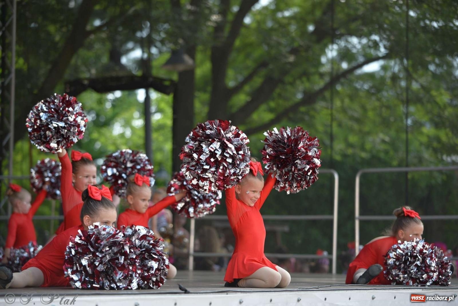 Zdjęcie w galerii na portalu naszraciborz.pl: Roztańczony raciborski zamek, czyli mażoretkowy zawrót głowy [FOTO i WIDEO] wiadomości z regionu
