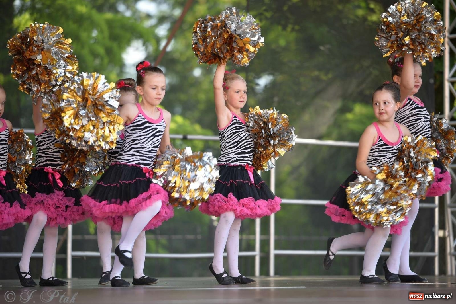 Zdjęcie w galerii na portalu naszraciborz.pl: Roztańczony raciborski zamek, czyli mażoretkowy zawrót głowy [FOTO i WIDEO] wiadomości z regionu