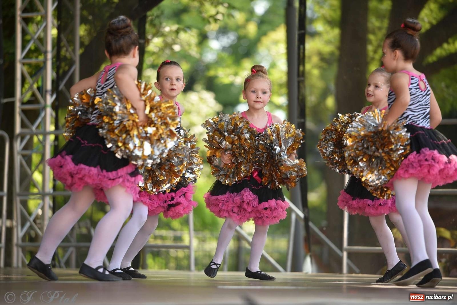 Zdjęcie w galerii na portalu naszraciborz.pl: Roztańczony raciborski zamek, czyli mażoretkowy zawrót głowy [FOTO i WIDEO] wiadomości z regionu