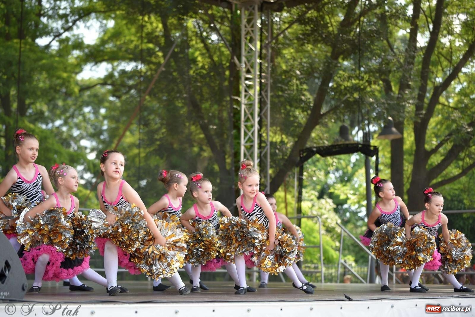 Zdjęcie w galerii na portalu naszraciborz.pl: Roztańczony raciborski zamek, czyli mażoretkowy zawrót głowy [FOTO i WIDEO] wiadomości z regionu