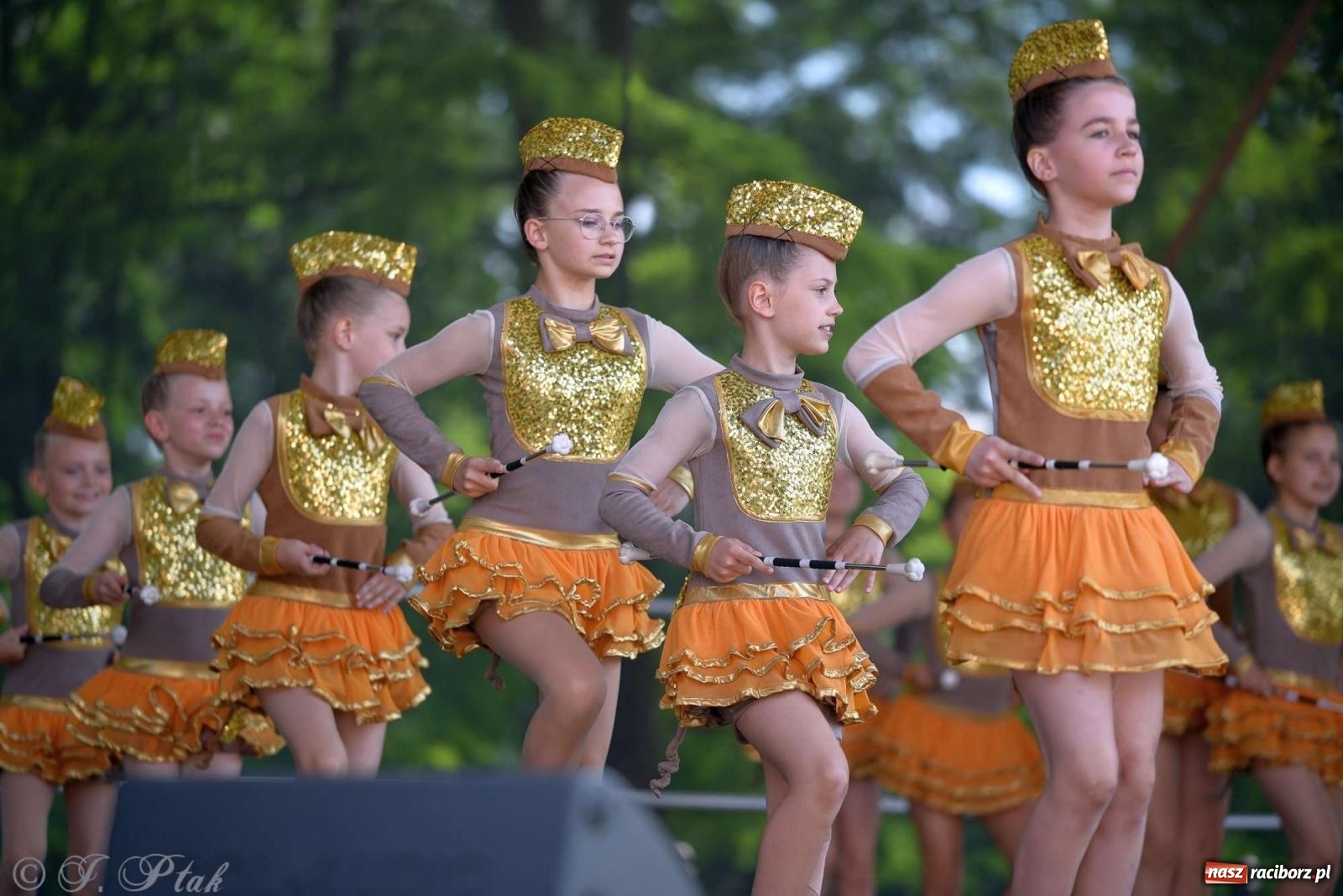 Zdjęcie w galerii na portalu naszraciborz.pl: Roztańczony raciborski zamek, czyli mażoretkowy zawrót głowy [FOTO i WIDEO] wiadomości z regionu