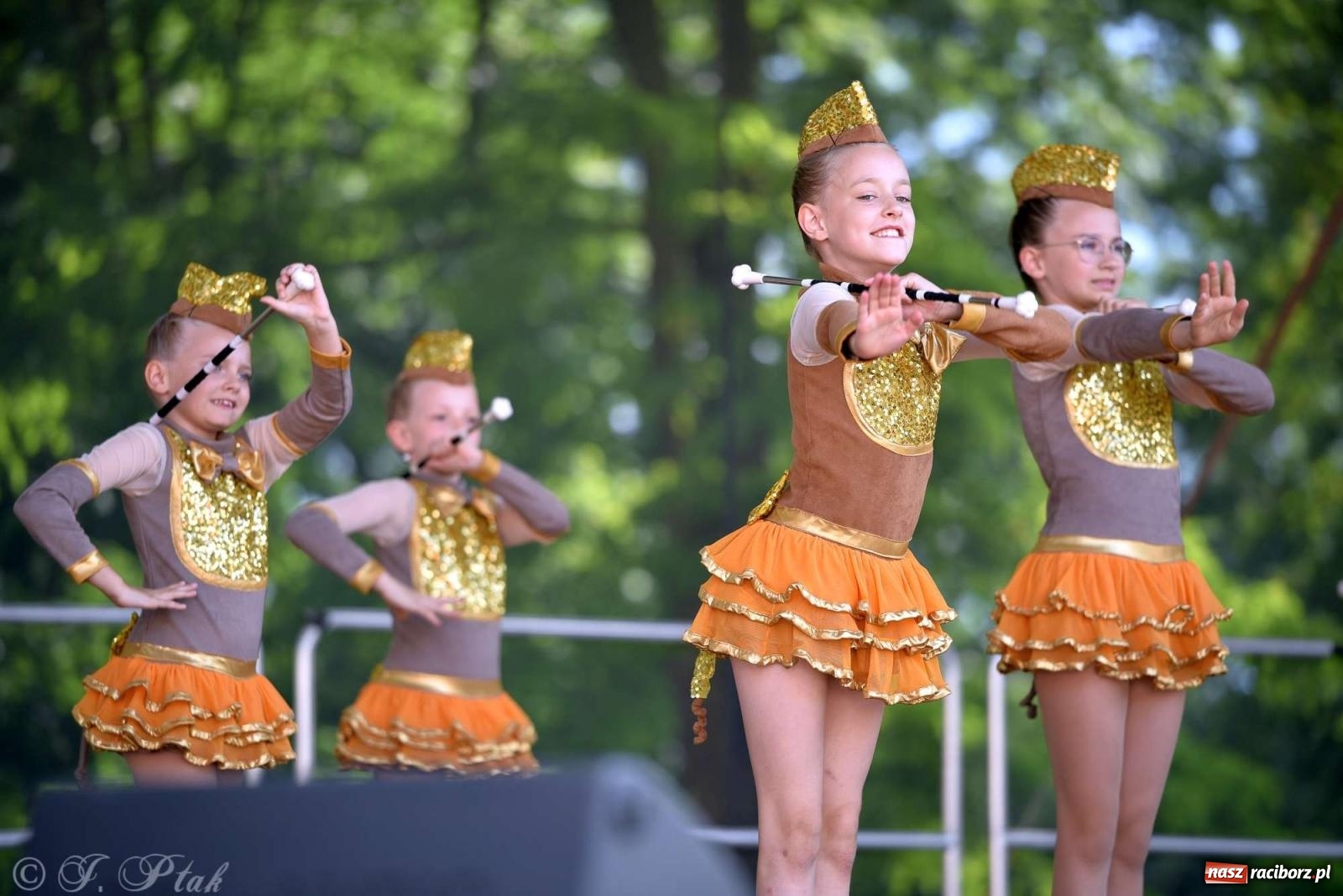 Zdjęcie w galerii na portalu naszraciborz.pl: Roztańczony raciborski zamek, czyli mażoretkowy zawrót głowy [FOTO i WIDEO] wiadomości z regionu