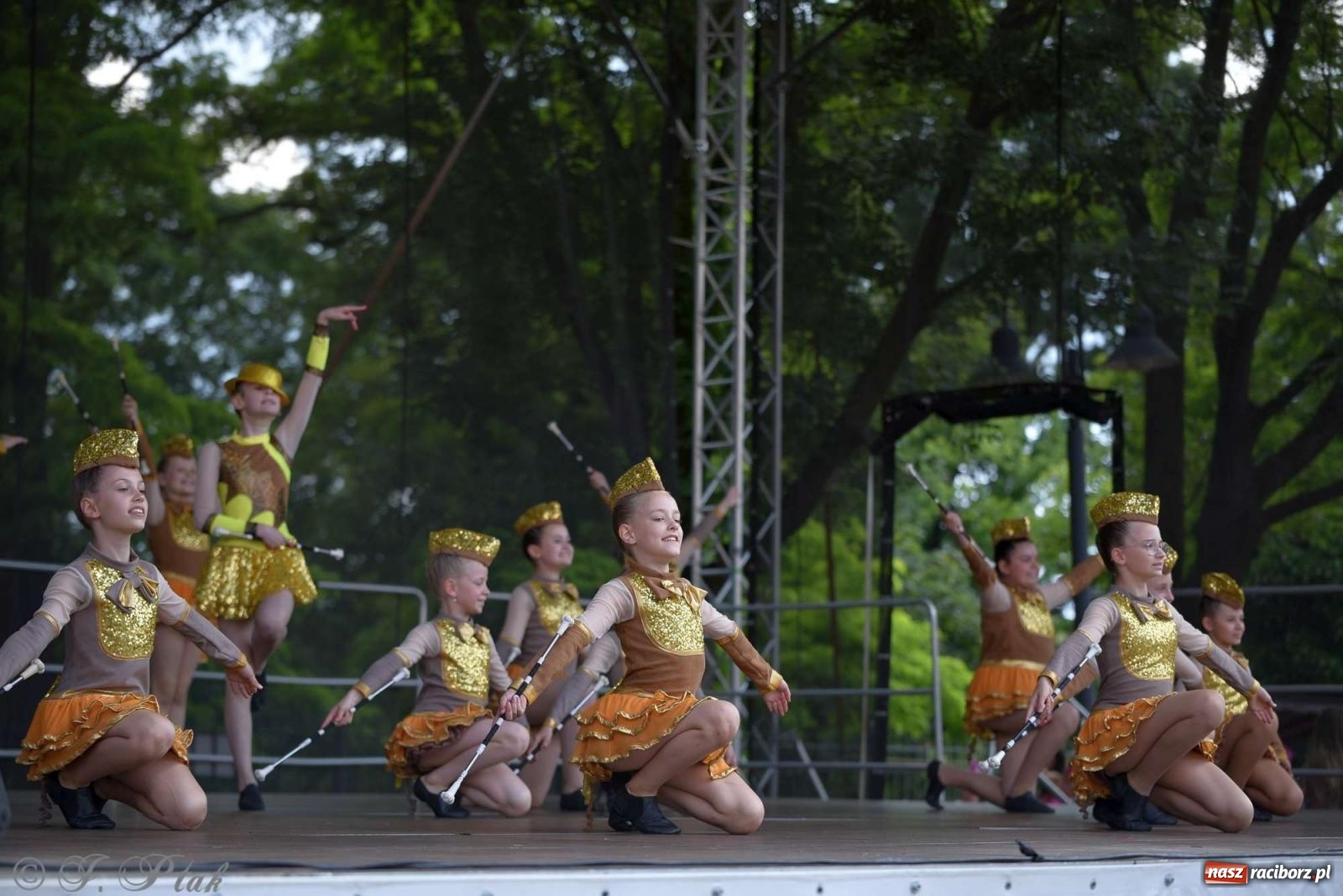 Zdjęcie w galerii na portalu naszraciborz.pl: Roztańczony raciborski zamek, czyli mażoretkowy zawrót głowy [FOTO i WIDEO] wiadomości z regionu