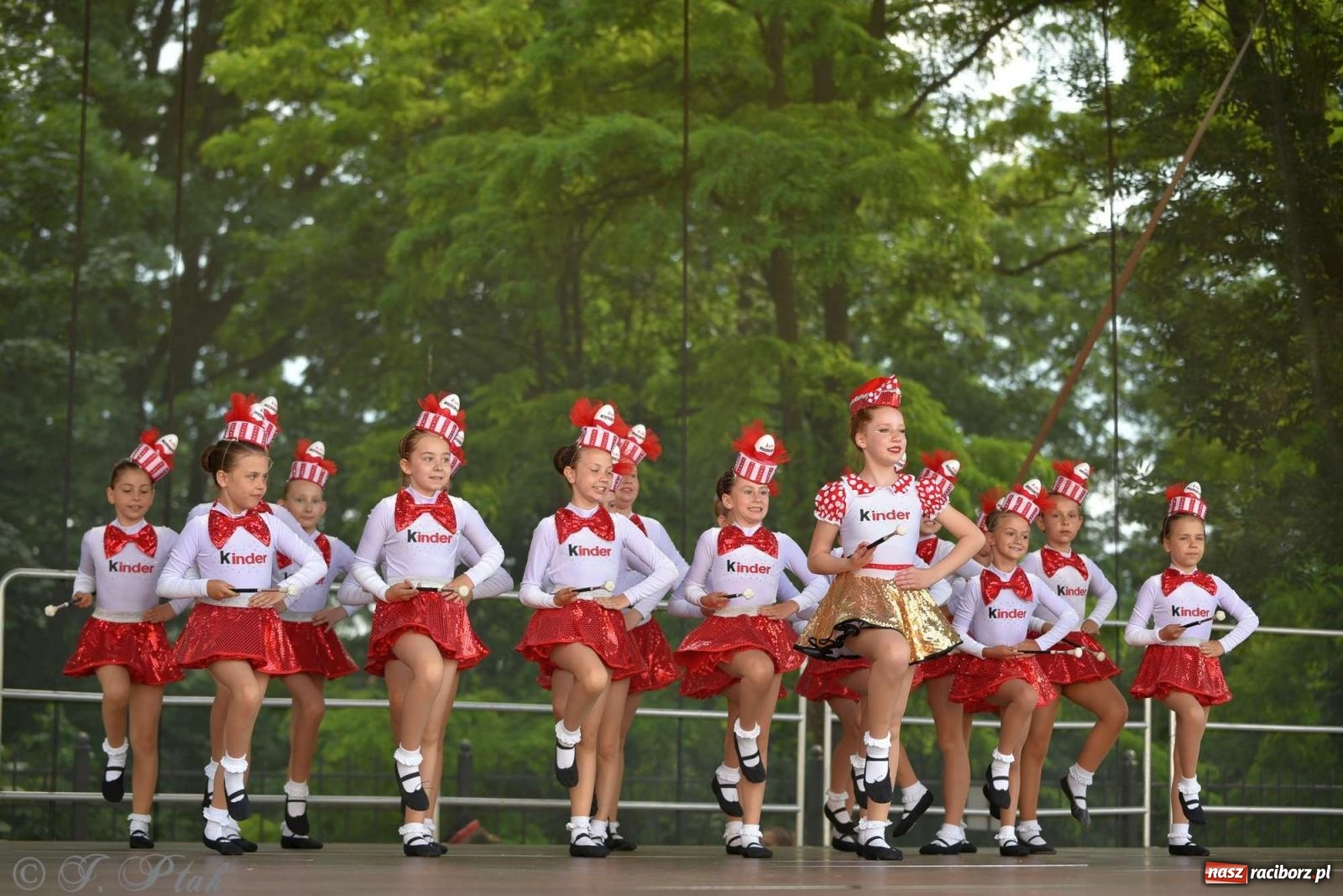 Zdjęcie w galerii na portalu naszraciborz.pl: Roztańczony raciborski zamek, czyli mażoretkowy zawrót głowy [FOTO i WIDEO] wiadomości z regionu