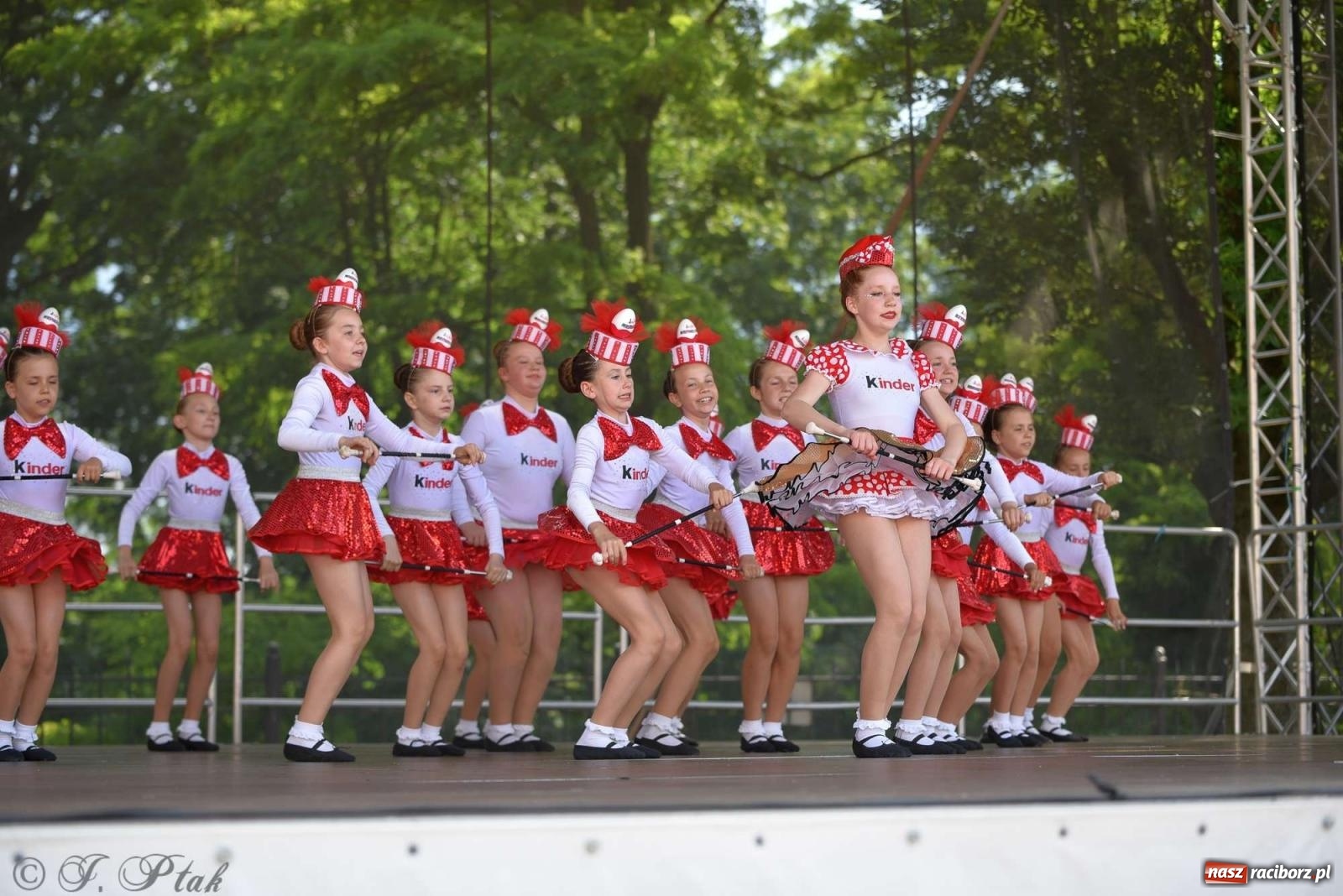 Zdjęcie w galerii na portalu naszraciborz.pl: Roztańczony raciborski zamek, czyli mażoretkowy zawrót głowy [FOTO i WIDEO] wiadomości z regionu