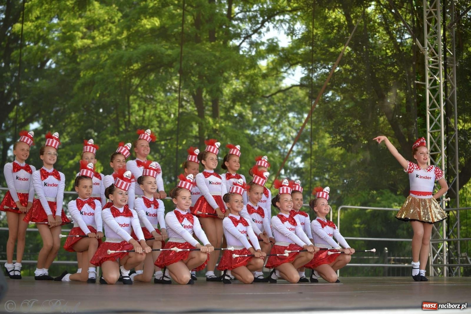 Zdjęcie w galerii na portalu naszraciborz.pl: Roztańczony raciborski zamek, czyli mażoretkowy zawrót głowy [FOTO i WIDEO] wiadomości z regionu