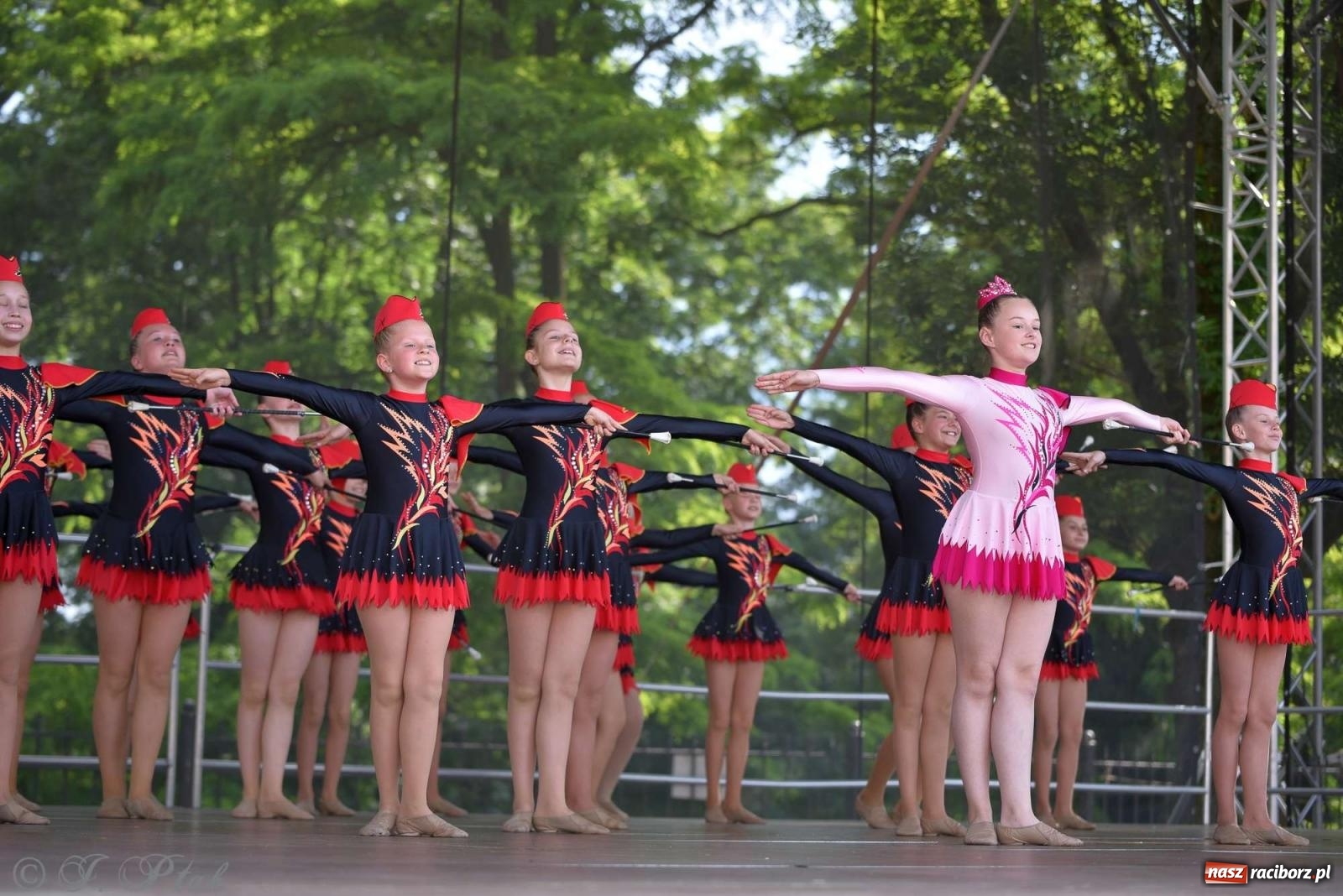 Zdjęcie w galerii na portalu naszraciborz.pl: Roztańczony raciborski zamek, czyli mażoretkowy zawrót głowy [FOTO i WIDEO] wiadomości z regionu