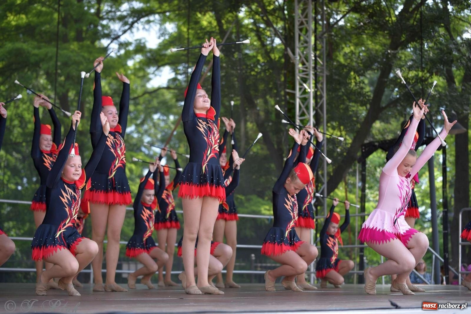 Zdjęcie w galerii na portalu naszraciborz.pl: Roztańczony raciborski zamek, czyli mażoretkowy zawrót głowy [FOTO i WIDEO] wiadomości z regionu