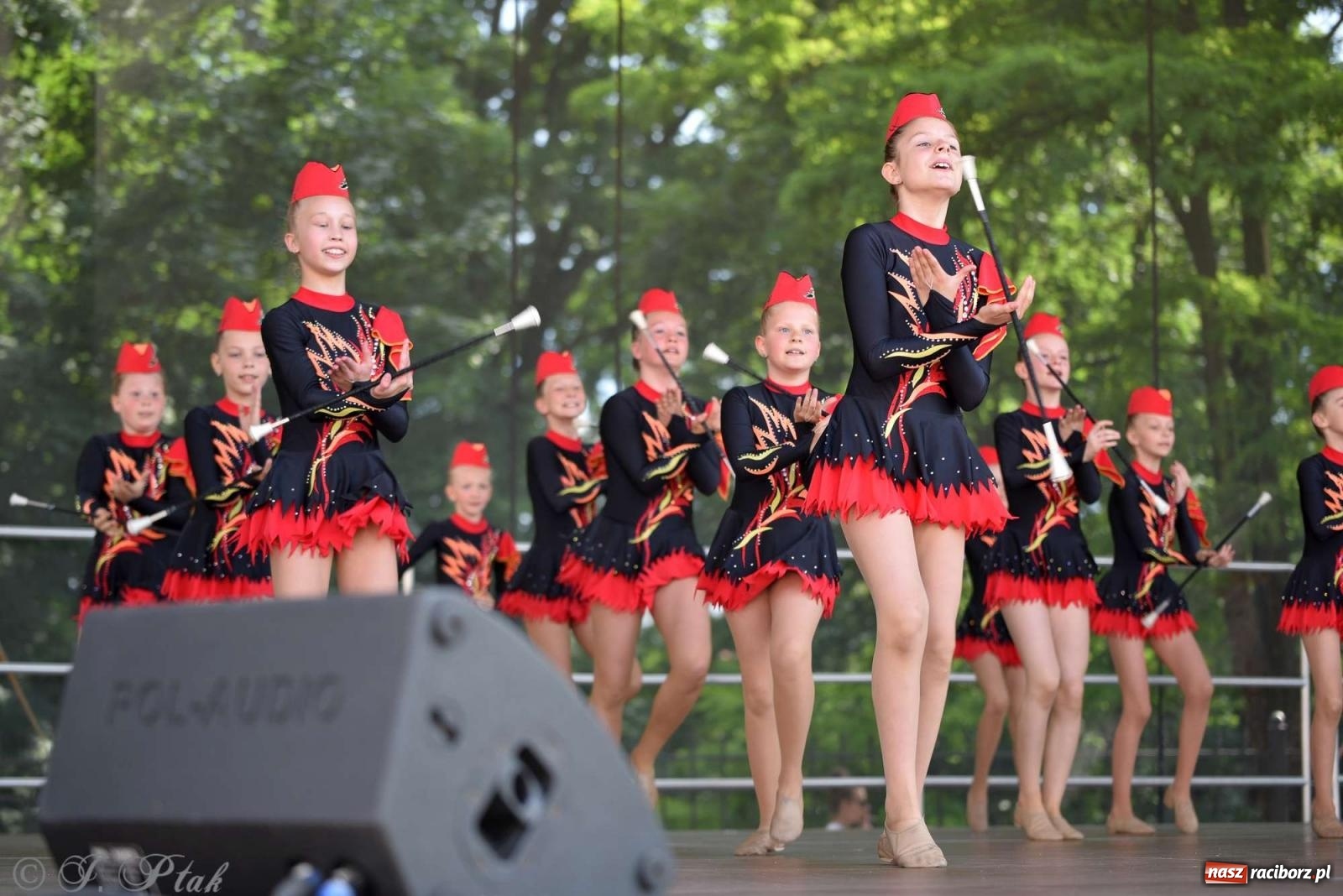 Zdjęcie w galerii na portalu naszraciborz.pl: Roztańczony raciborski zamek, czyli mażoretkowy zawrót głowy [FOTO i WIDEO] wiadomości z regionu