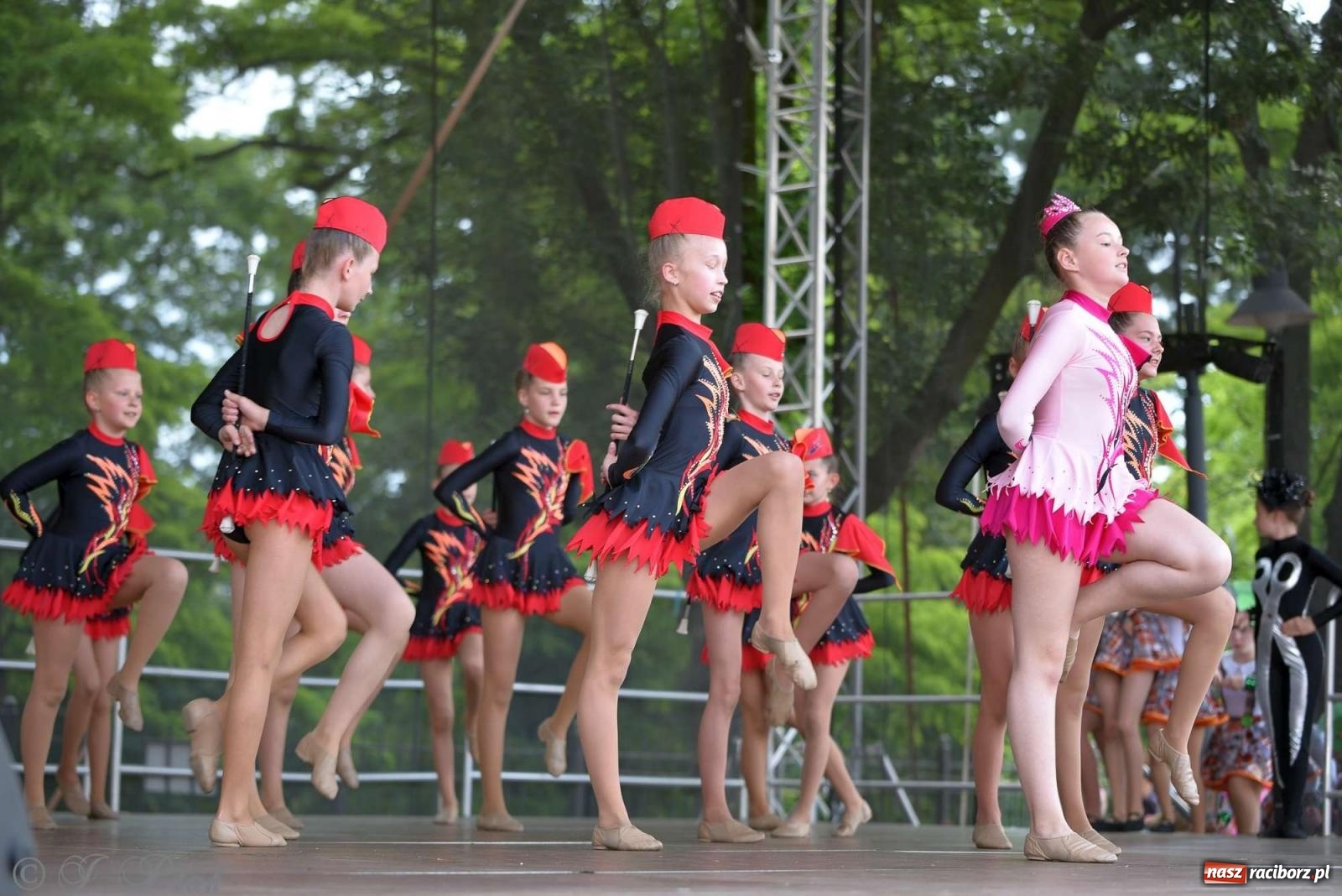 Zdjęcie w galerii na portalu naszraciborz.pl: Roztańczony raciborski zamek, czyli mażoretkowy zawrót głowy [FOTO i WIDEO] wiadomości z regionu