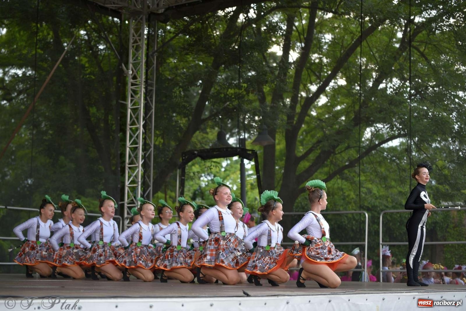 Zdjęcie w galerii na portalu naszraciborz.pl: Roztańczony raciborski zamek, czyli mażoretkowy zawrót głowy [FOTO i WIDEO] wiadomości z regionu