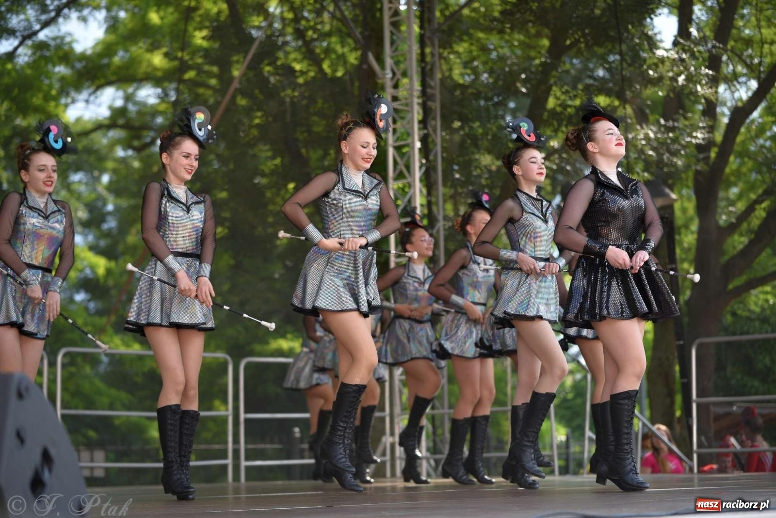 Zdjęcie w galerii na portalu naszraciborz.pl: Roztańczony raciborski zamek, czyli mażoretkowy zawrót głowy [FOTO i WIDEO] wiadomości z regionu
