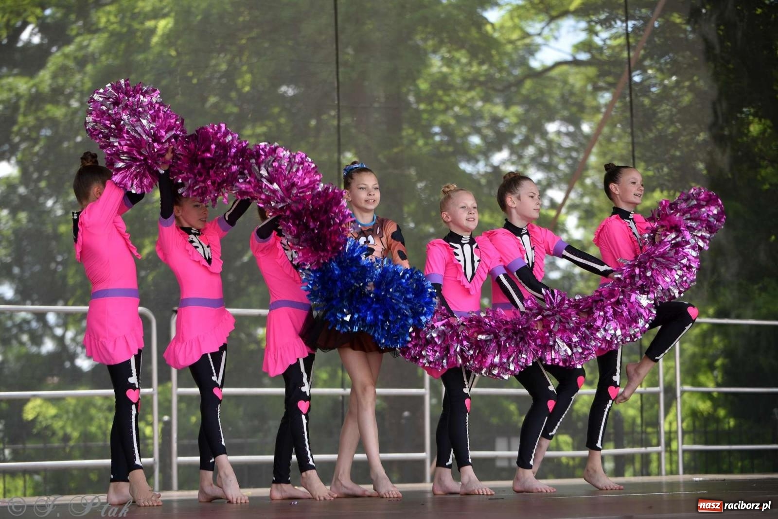 Zdjęcie w galerii na portalu naszraciborz.pl: Roztańczony raciborski zamek, czyli mażoretkowy zawrót głowy [FOTO i WIDEO] wiadomości z regionu