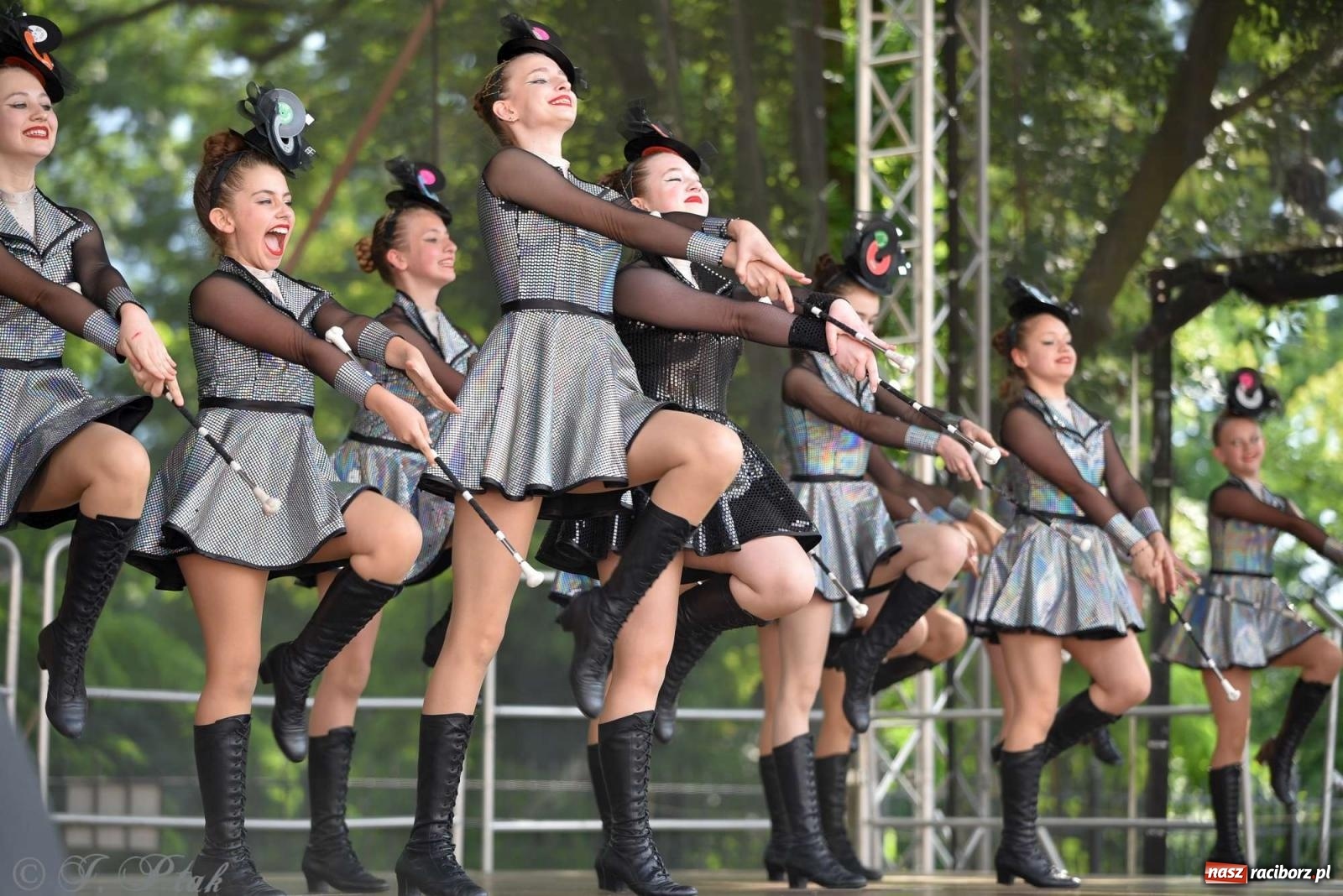 Zdjęcie w galerii na portalu naszraciborz.pl: Roztańczony raciborski zamek, czyli mażoretkowy zawrót głowy [FOTO i WIDEO] wiadomości z regionu