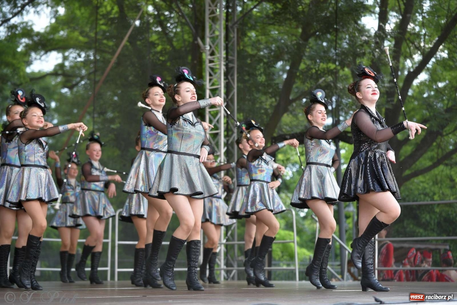 Zdjęcie w galerii na portalu naszraciborz.pl: Roztańczony raciborski zamek, czyli mażoretkowy zawrót głowy [FOTO i WIDEO] wiadomości z regionu