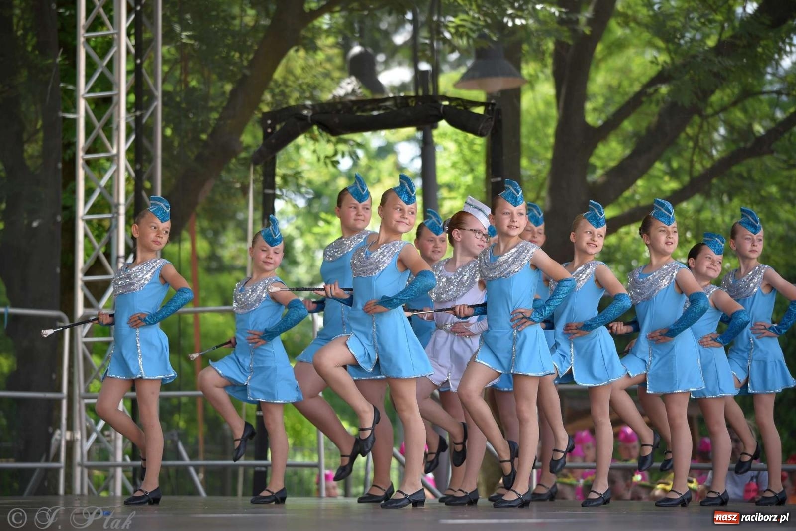 Zdjęcie w galerii na portalu naszraciborz.pl: Roztańczony raciborski zamek, czyli mażoretkowy zawrót głowy [FOTO i WIDEO] wiadomości z regionu