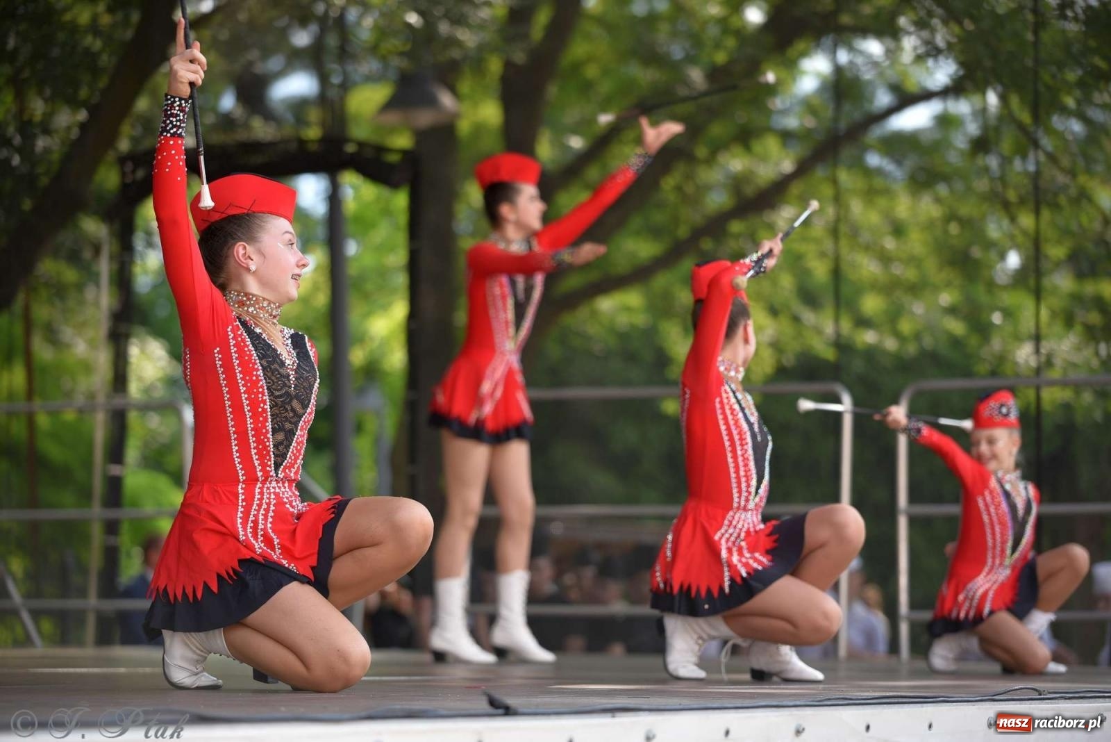Zdjęcie w galerii na portalu naszraciborz.pl: Roztańczony raciborski zamek, czyli mażoretkowy zawrót głowy [FOTO i WIDEO] wiadomości z regionu