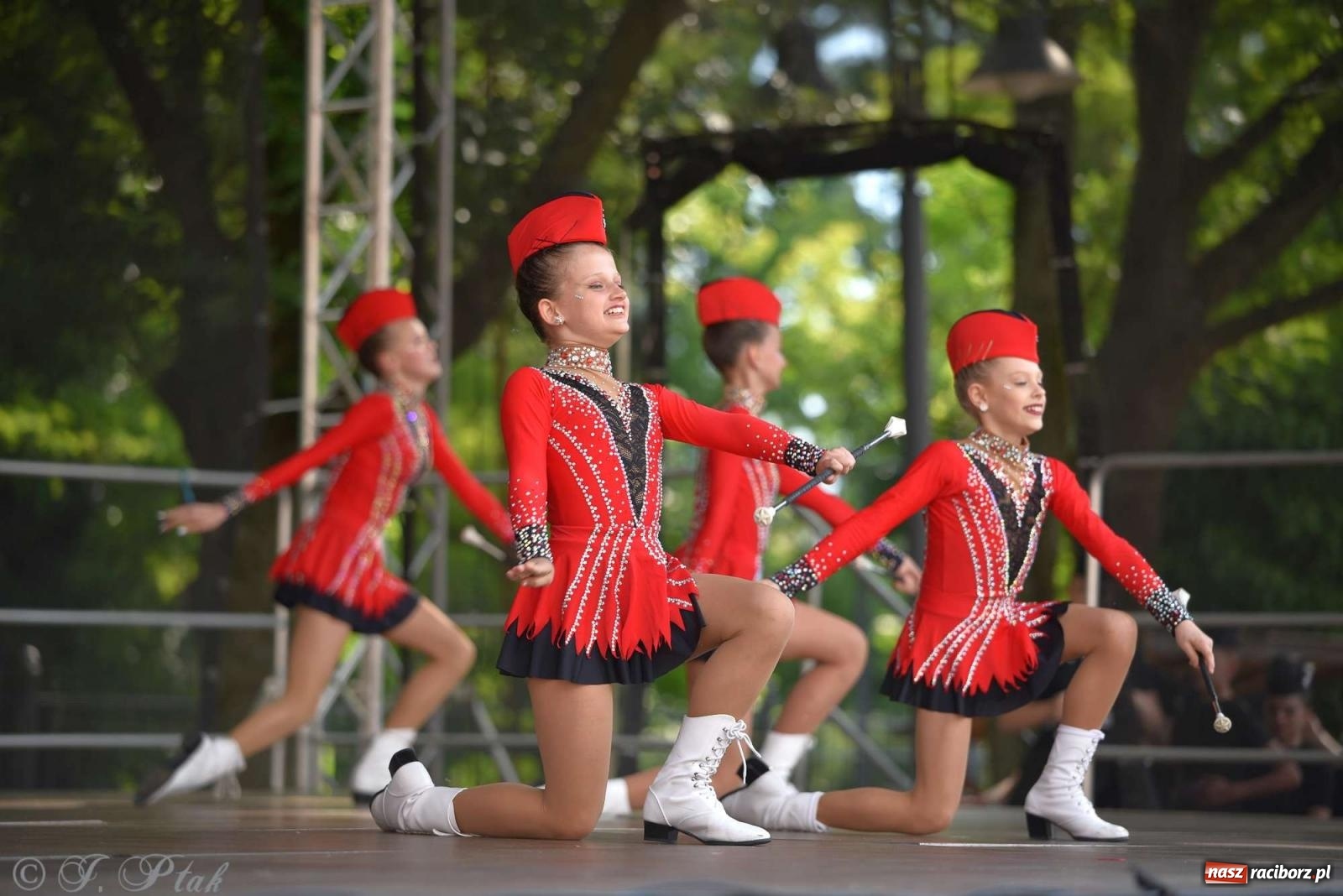 Zdjęcie w galerii na portalu naszraciborz.pl: Roztańczony raciborski zamek, czyli mażoretkowy zawrót głowy [FOTO i WIDEO] wiadomości z regionu