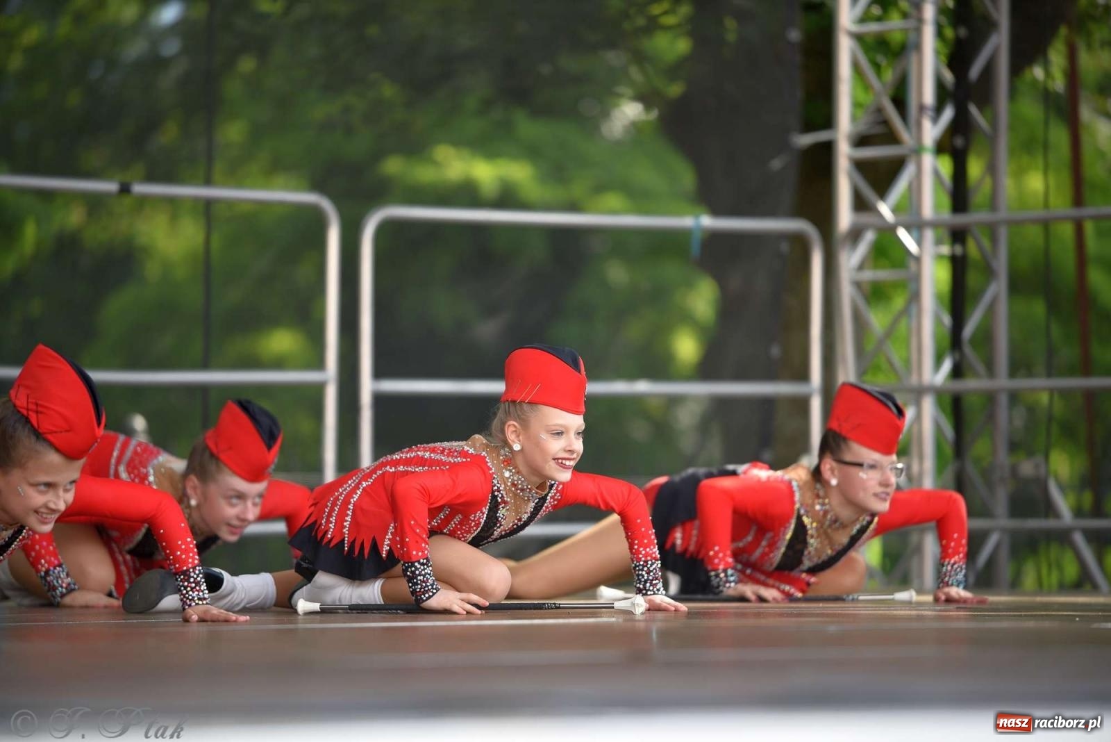 Zdjęcie w galerii na portalu naszraciborz.pl: Roztańczony raciborski zamek, czyli mażoretkowy zawrót głowy [FOTO i WIDEO] wiadomości z regionu