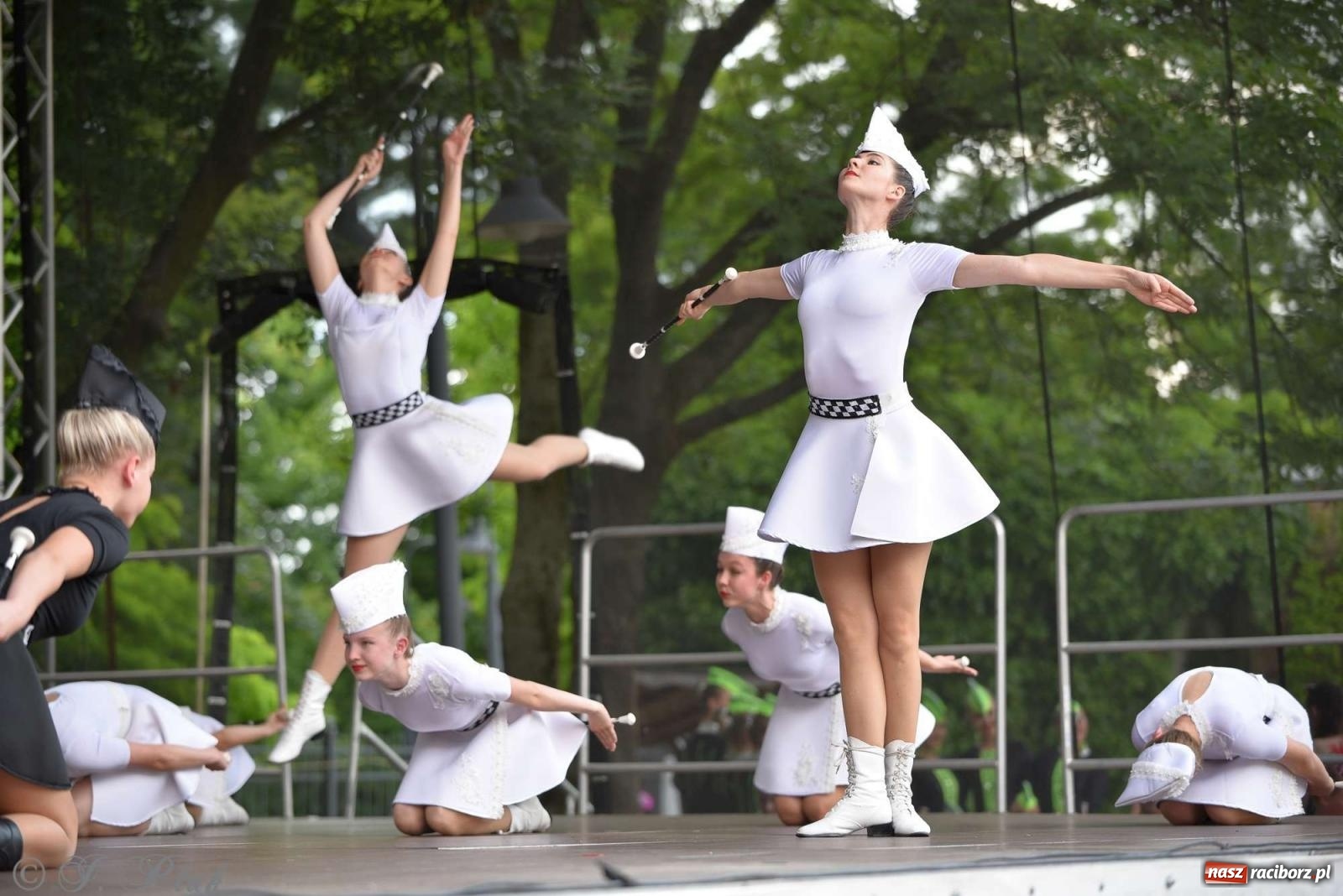 Zdjęcie w galerii na portalu naszraciborz.pl: Roztańczony raciborski zamek, czyli mażoretkowy zawrót głowy [FOTO i WIDEO] wiadomości z regionu