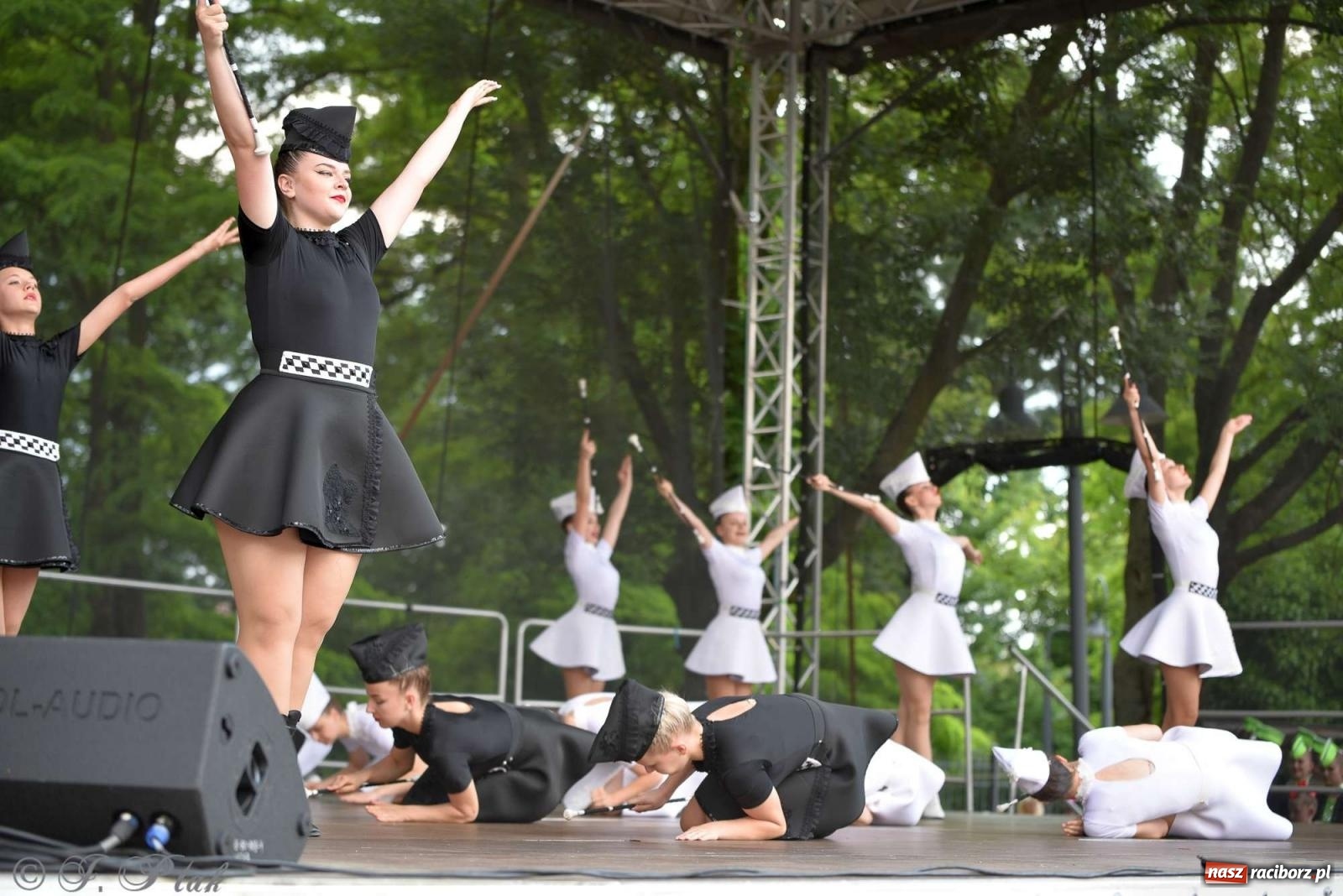 Zdjęcie w galerii na portalu naszraciborz.pl: Roztańczony raciborski zamek, czyli mażoretkowy zawrót głowy [FOTO i WIDEO] wiadomości z regionu