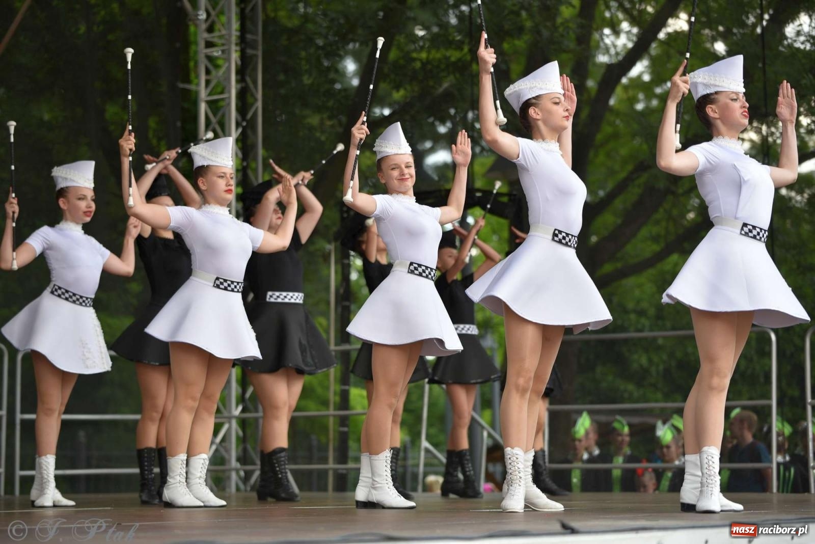 Zdjęcie w galerii na portalu naszraciborz.pl: Roztańczony raciborski zamek, czyli mażoretkowy zawrót głowy [FOTO i WIDEO] wiadomości z regionu