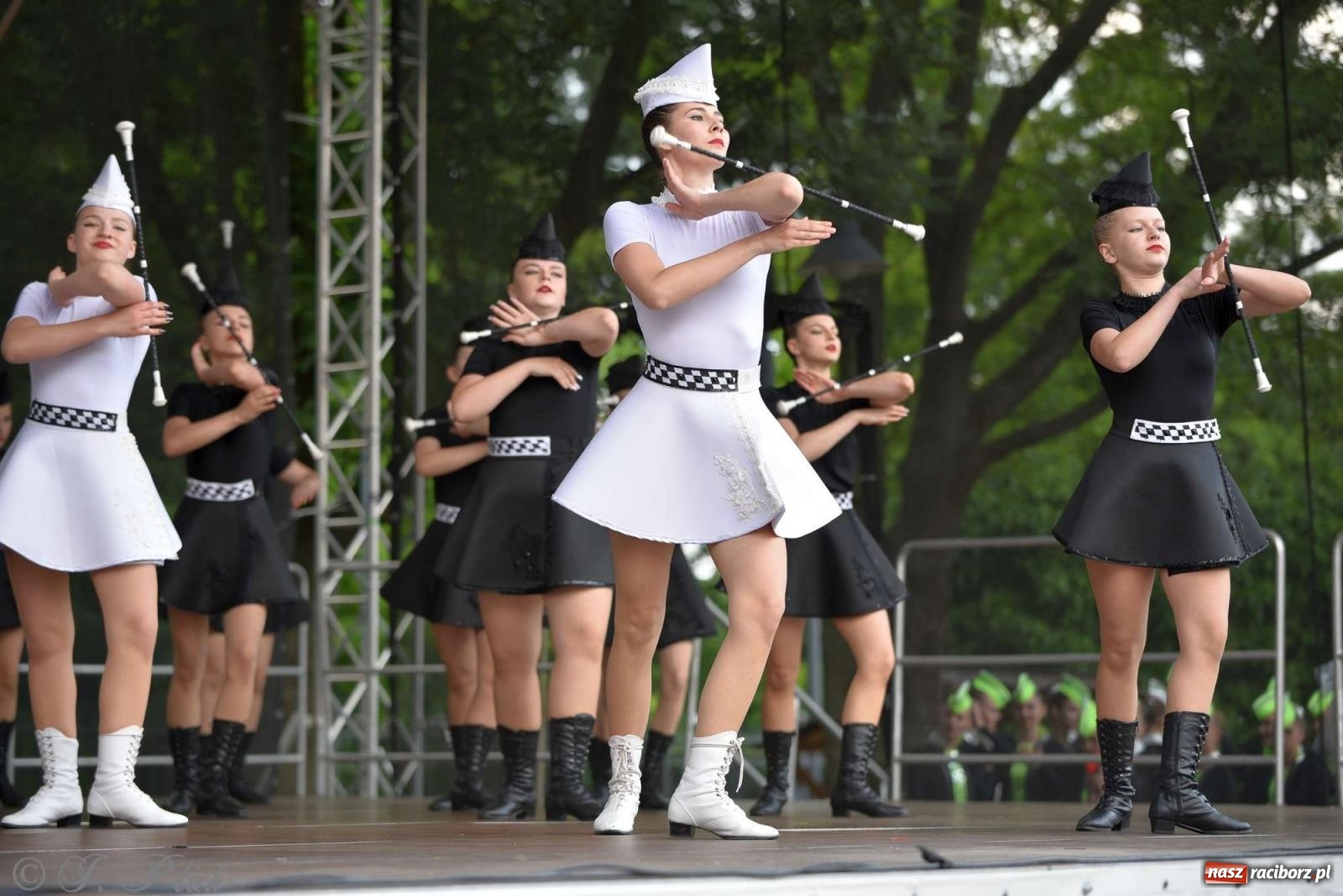 Zdjęcie w galerii na portalu naszraciborz.pl: Roztańczony raciborski zamek, czyli mażoretkowy zawrót głowy [FOTO i WIDEO] wiadomości z regionu