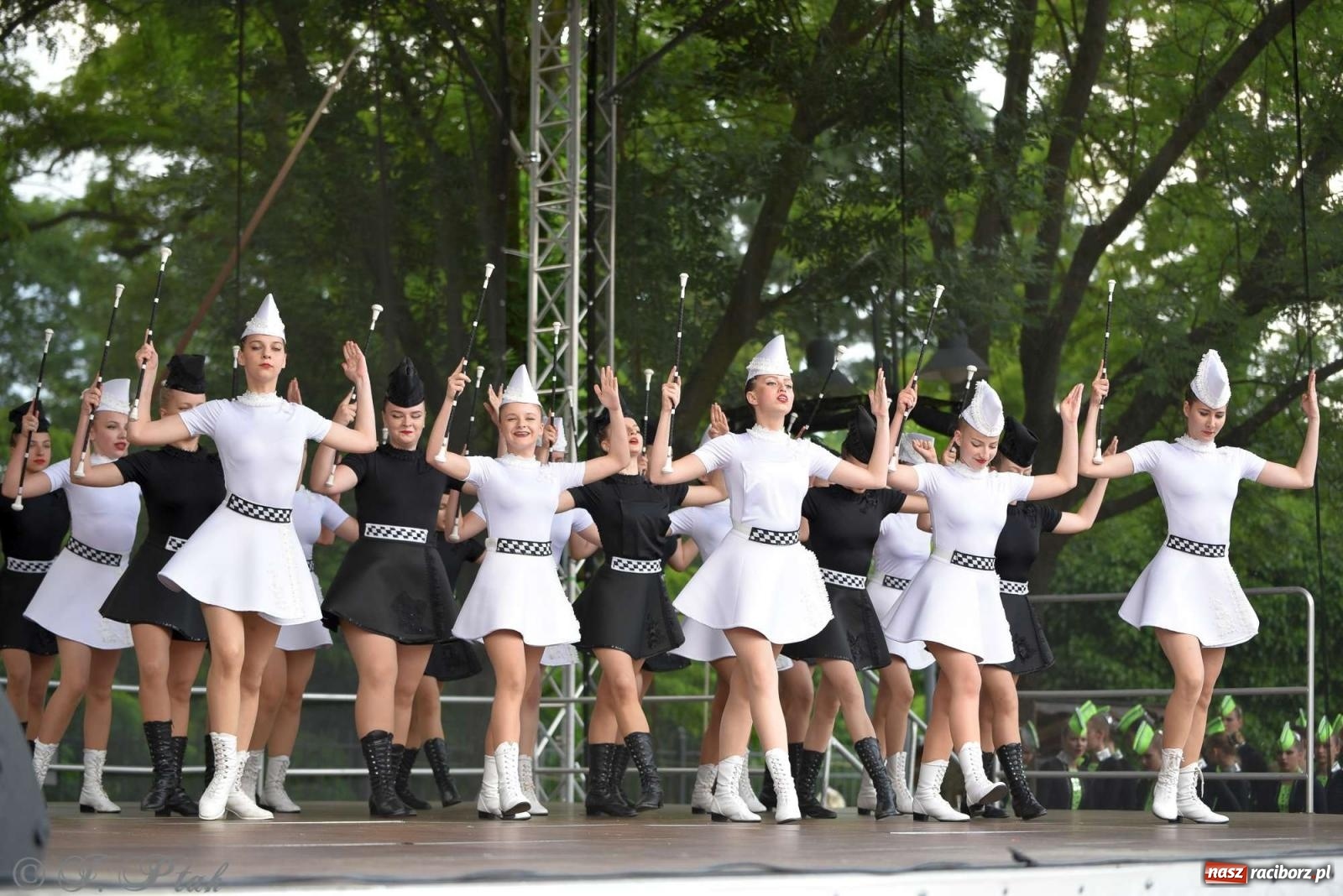 Zdjęcie w galerii na portalu naszraciborz.pl: Roztańczony raciborski zamek, czyli mażoretkowy zawrót głowy [FOTO i WIDEO] wiadomości z regionu