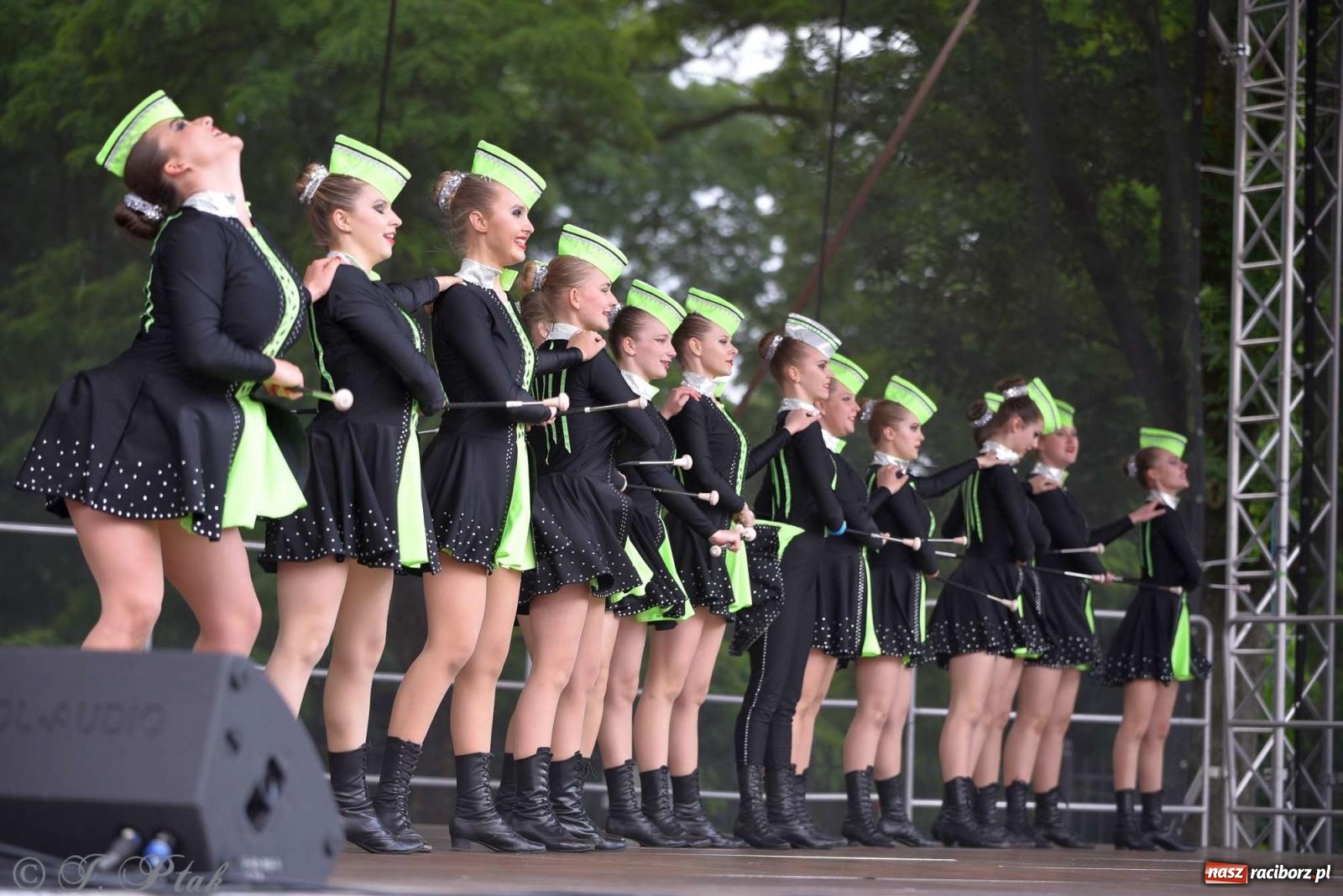 Zdjęcie w galerii na portalu naszraciborz.pl: Roztańczony raciborski zamek, czyli mażoretkowy zawrót głowy [FOTO i WIDEO] wiadomości z regionu
