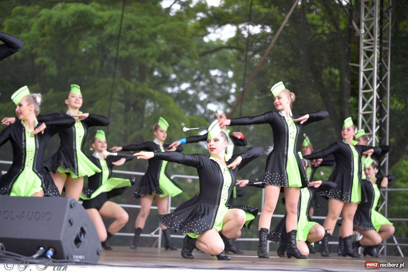 Zdjęcie w galerii na portalu naszraciborz.pl: Roztańczony raciborski zamek, czyli mażoretkowy zawrót głowy [FOTO i WIDEO] wiadomości z regionu