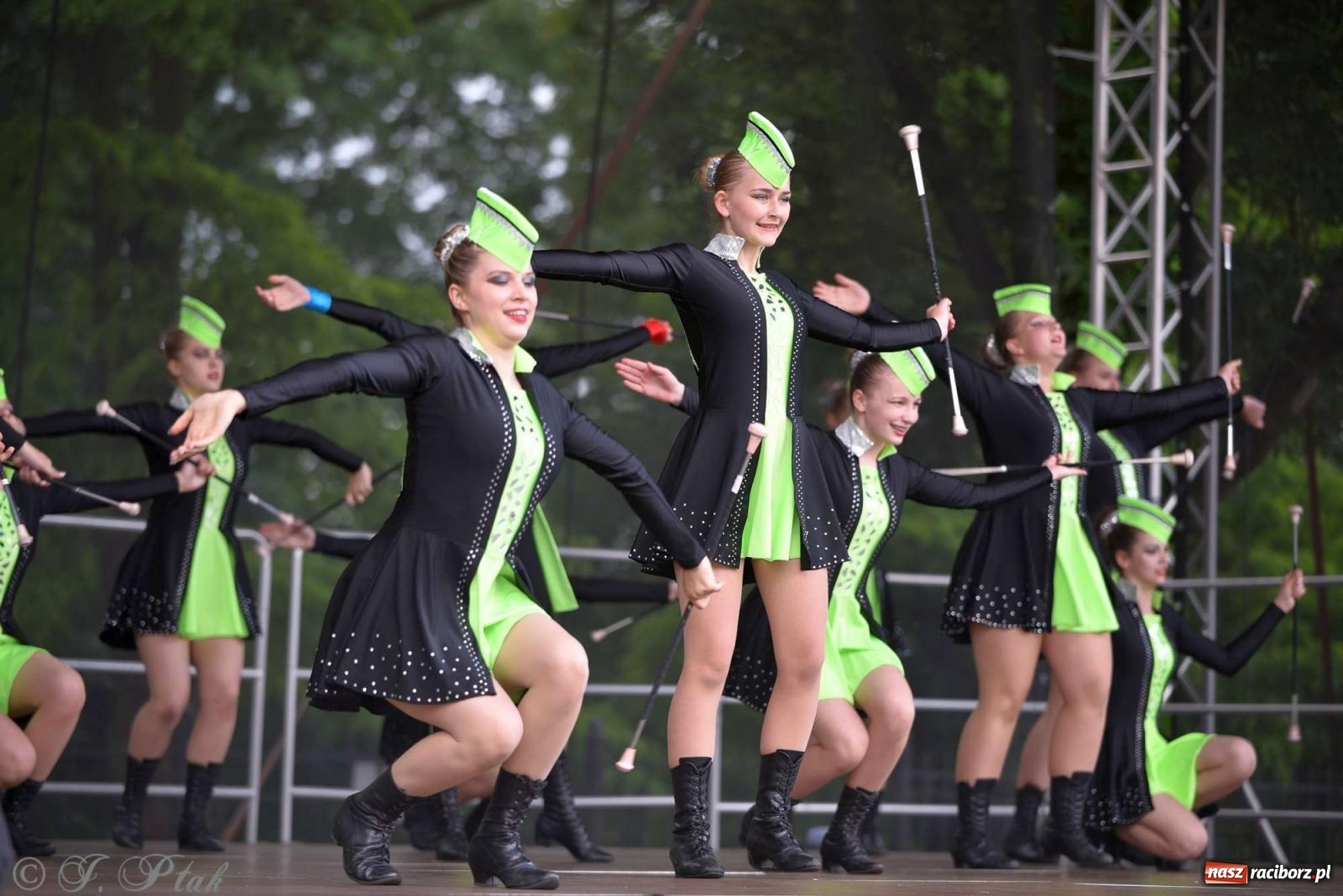 Zdjęcie w galerii na portalu naszraciborz.pl: Roztańczony raciborski zamek, czyli mażoretkowy zawrót głowy [FOTO i WIDEO] wiadomości z regionu