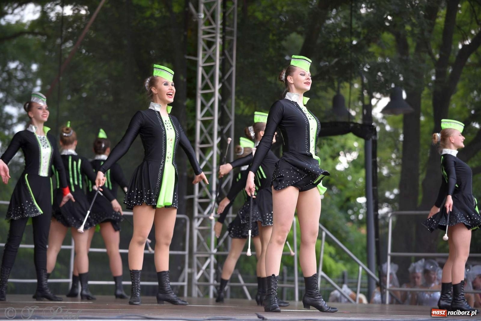 Zdjęcie w galerii na portalu naszraciborz.pl: Roztańczony raciborski zamek, czyli mażoretkowy zawrót głowy [FOTO i WIDEO] wiadomości z regionu