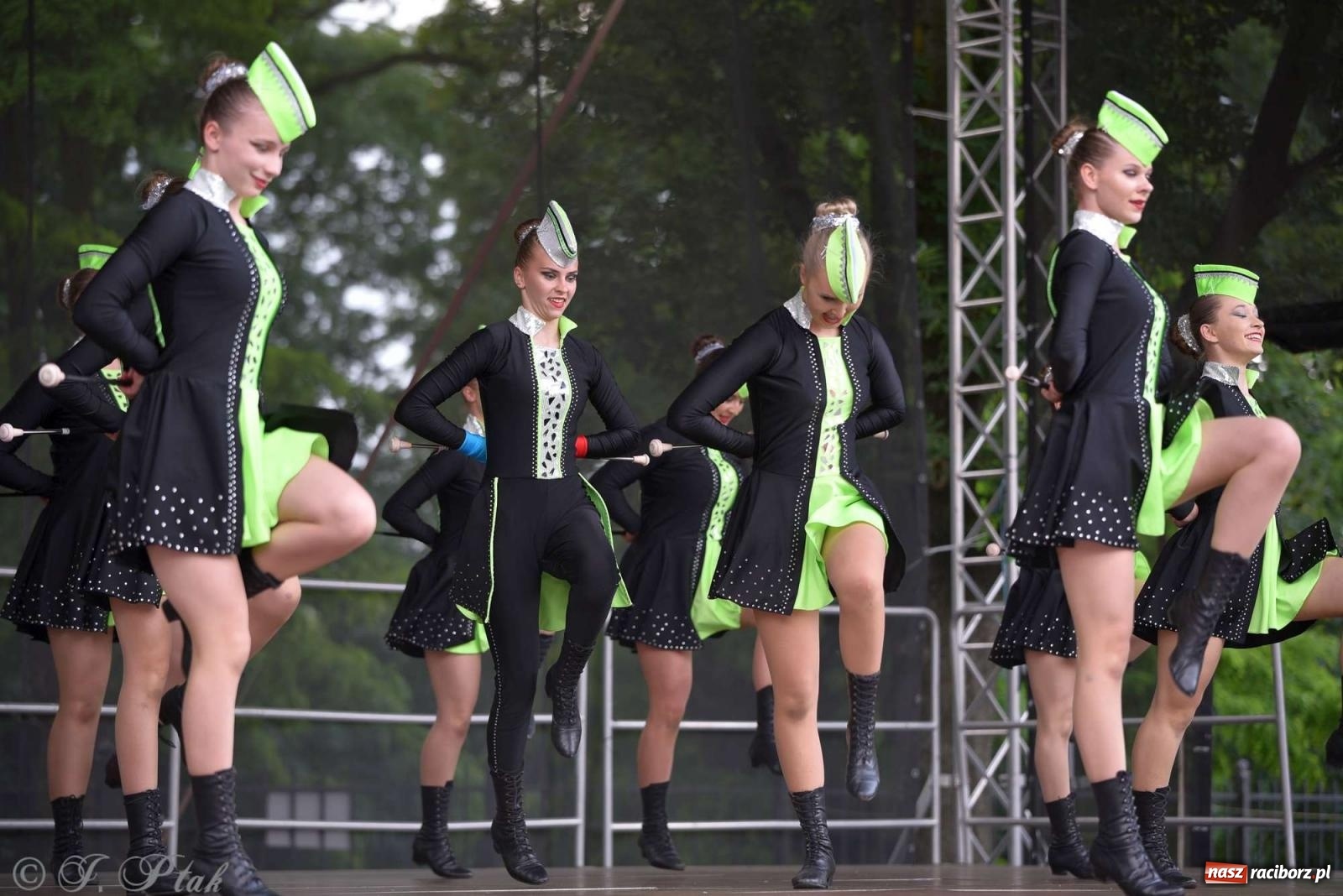 Zdjęcie w galerii na portalu naszraciborz.pl: Roztańczony raciborski zamek, czyli mażoretkowy zawrót głowy [FOTO i WIDEO] wiadomości z regionu