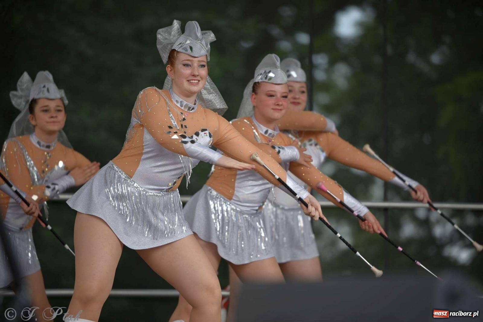 Zdjęcie w galerii na portalu naszraciborz.pl: Roztańczony raciborski zamek, czyli mażoretkowy zawrót głowy [FOTO i WIDEO] wiadomości z regionu