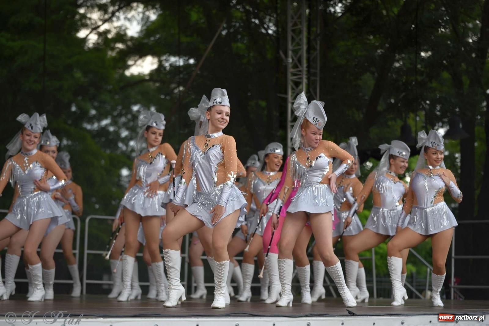 Zdjęcie w galerii na portalu naszraciborz.pl: Roztańczony raciborski zamek, czyli mażoretkowy zawrót głowy [FOTO i WIDEO] wiadomości z regionu