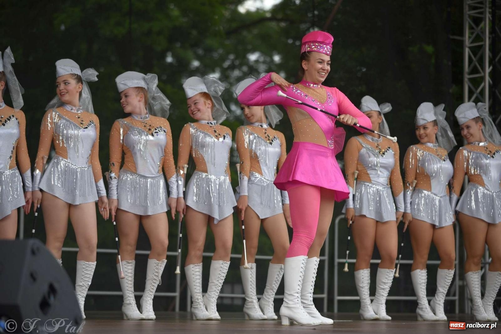 Zdjęcie w galerii na portalu naszraciborz.pl: Roztańczony raciborski zamek, czyli mażoretkowy zawrót głowy [FOTO i WIDEO] wiadomości z regionu