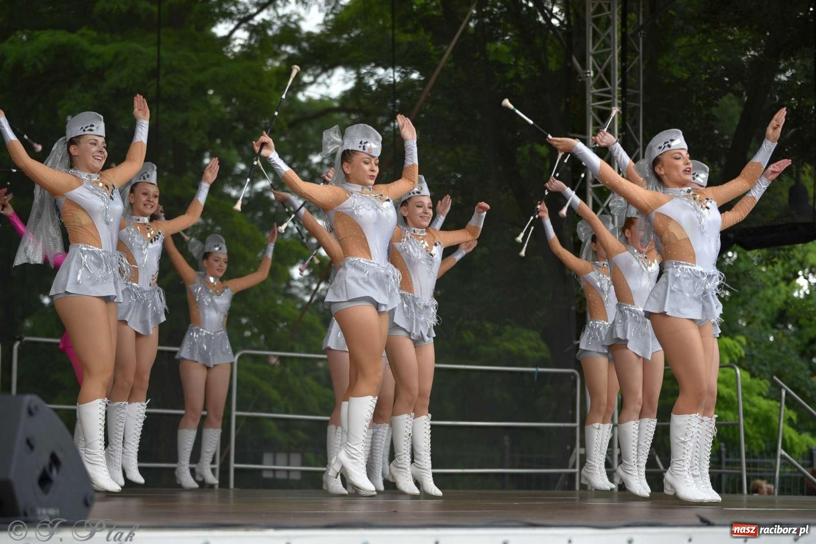 Zdjęcie w galerii na portalu naszraciborz.pl: Roztańczony raciborski zamek, czyli mażoretkowy zawrót głowy [FOTO i WIDEO] wiadomości z regionu
