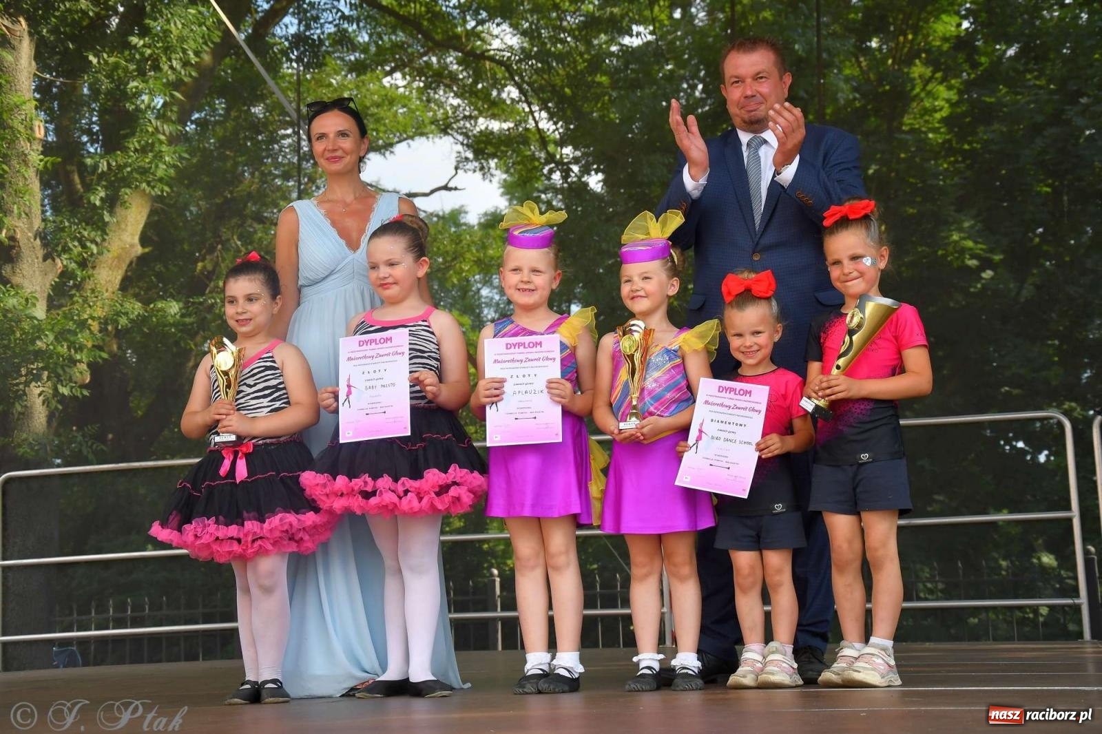 Zdjęcie w galerii na portalu naszraciborz.pl: Roztańczony raciborski zamek, czyli mażoretkowy zawrót głowy [FOTO i WIDEO] wiadomości z regionu
