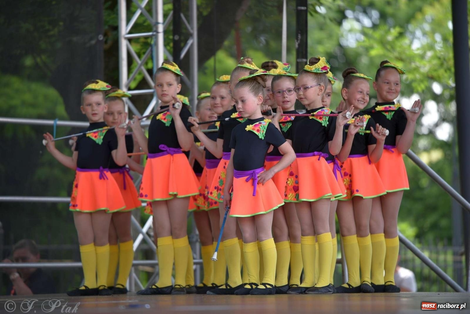 Zdjęcie w galerii na portalu naszraciborz.pl: Roztańczony raciborski zamek, czyli mażoretkowy zawrót głowy [FOTO i WIDEO] wiadomości z regionu