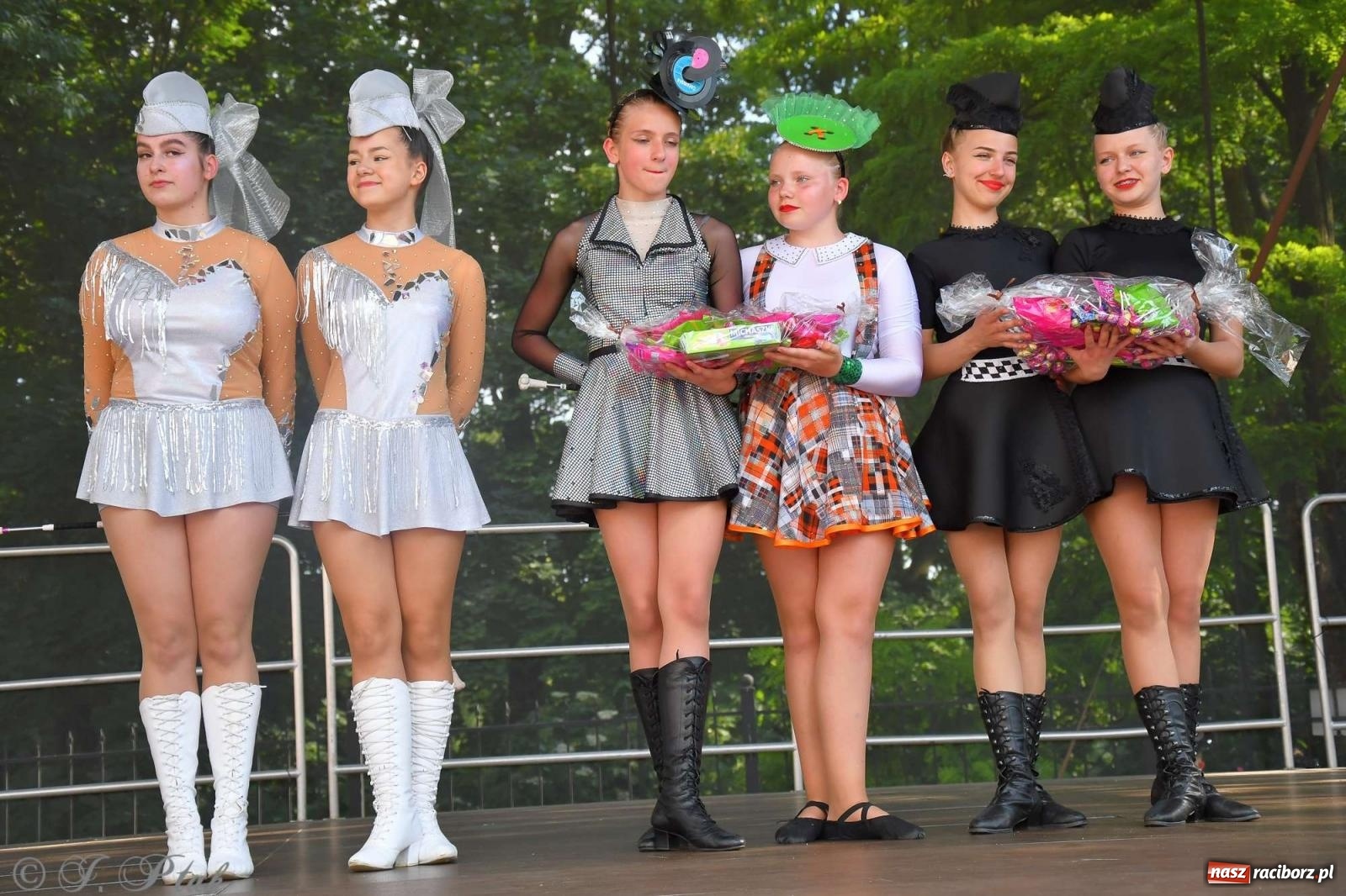 Zdjęcie w galerii na portalu naszraciborz.pl: Roztańczony raciborski zamek, czyli mażoretkowy zawrót głowy [FOTO i WIDEO] wiadomości z regionu