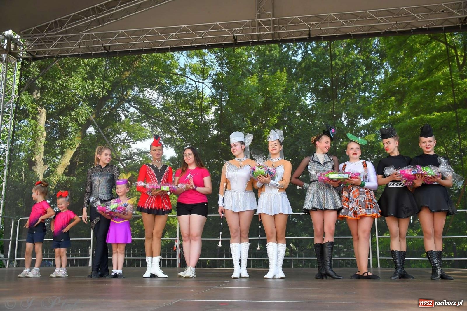 Zdjęcie w galerii na portalu naszraciborz.pl: Roztańczony raciborski zamek, czyli mażoretkowy zawrót głowy [FOTO i WIDEO] wiadomości z regionu