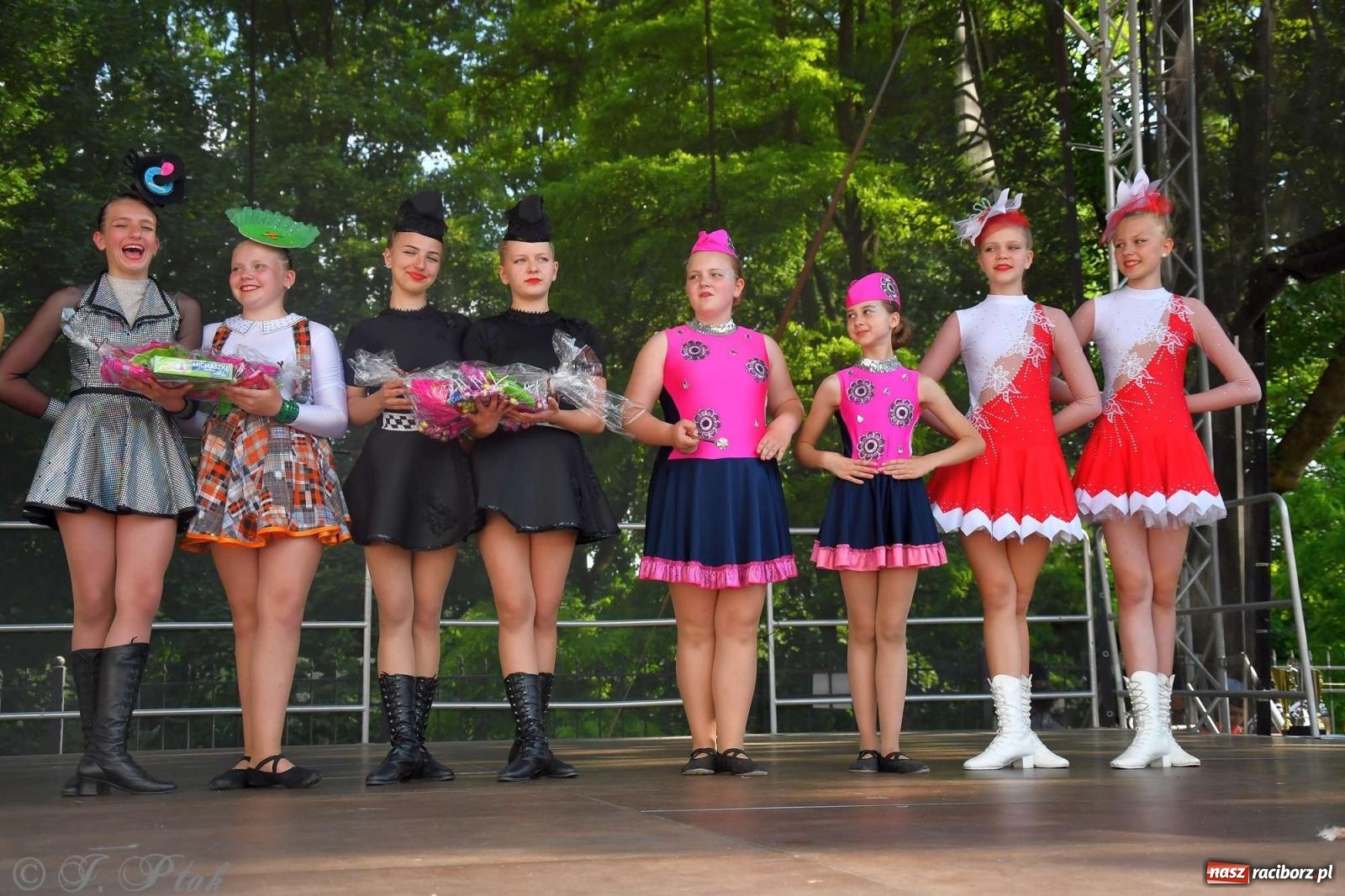 Zdjęcie w galerii na portalu naszraciborz.pl: Roztańczony raciborski zamek, czyli mażoretkowy zawrót głowy [FOTO i WIDEO] wiadomości z regionu